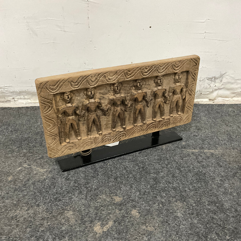Statuettes anciennes sculptées en bois sur socle