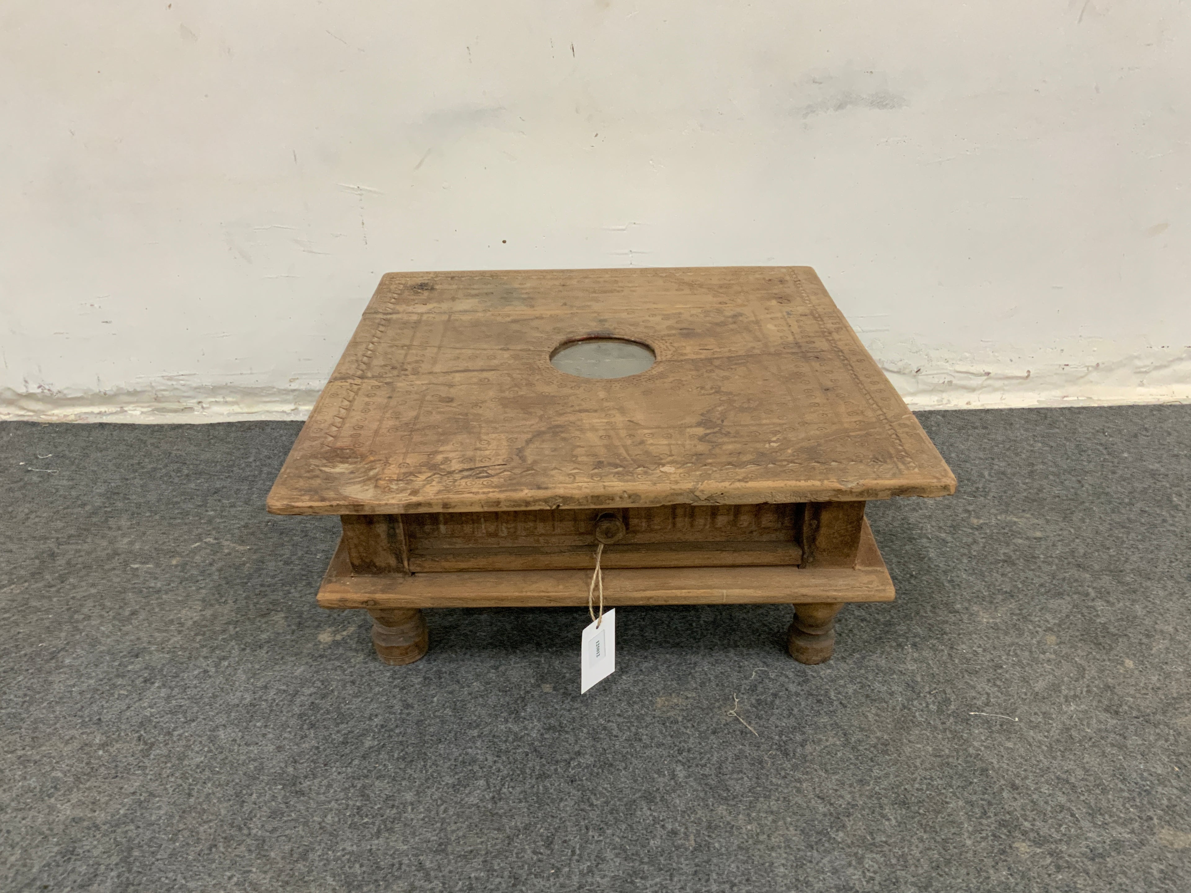 Table basse ancienne en bois – pièce unique