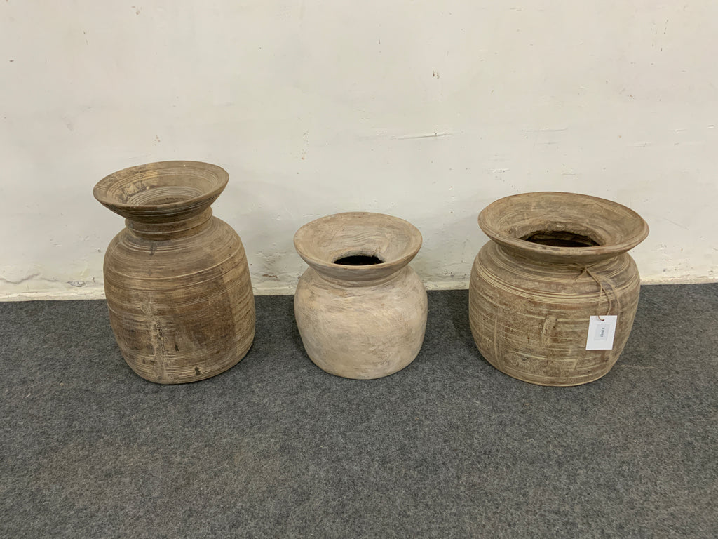 Grand pot ancien patiné en bois