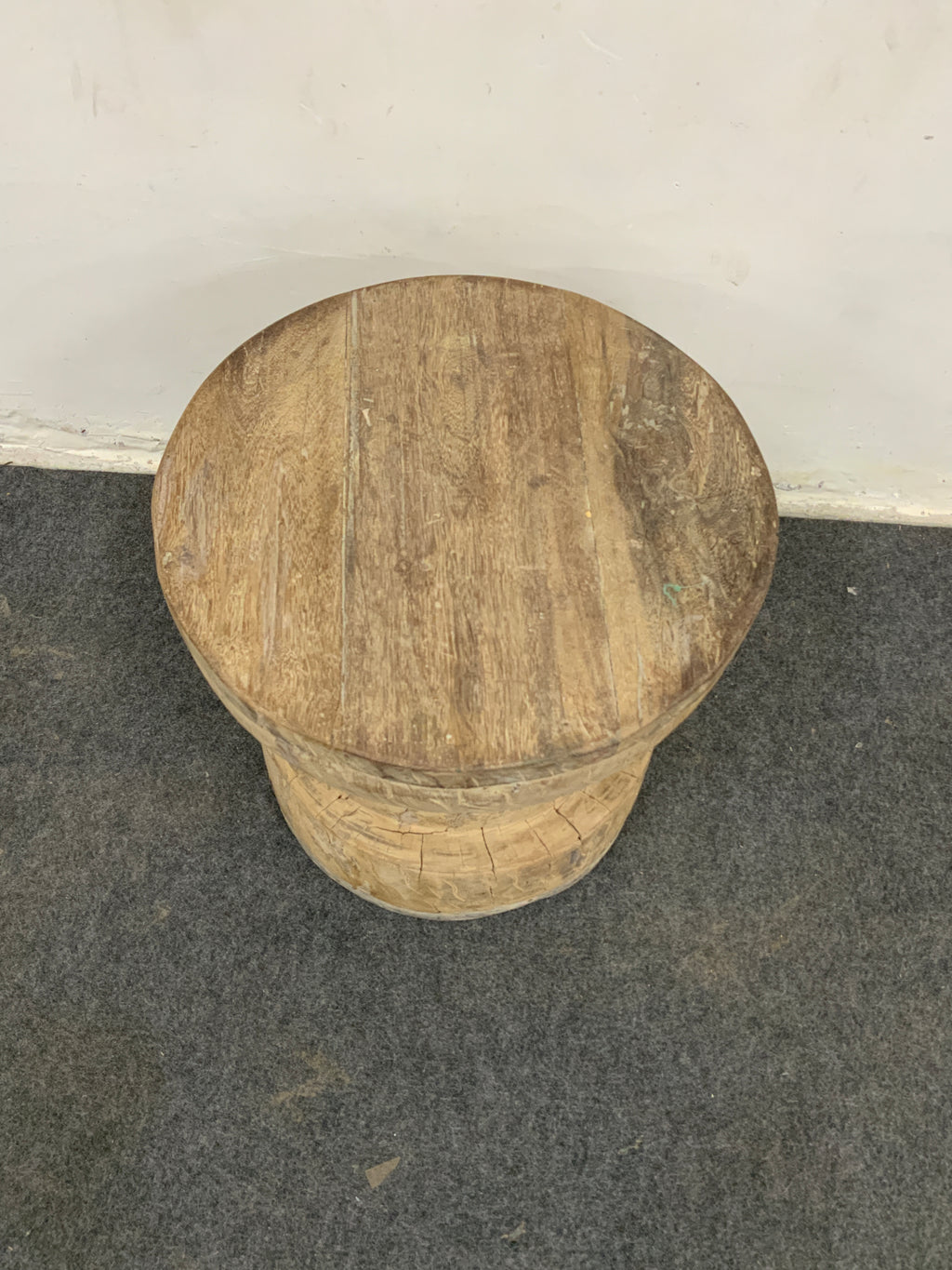 Bout de canapé ancien en bois – pièce unique