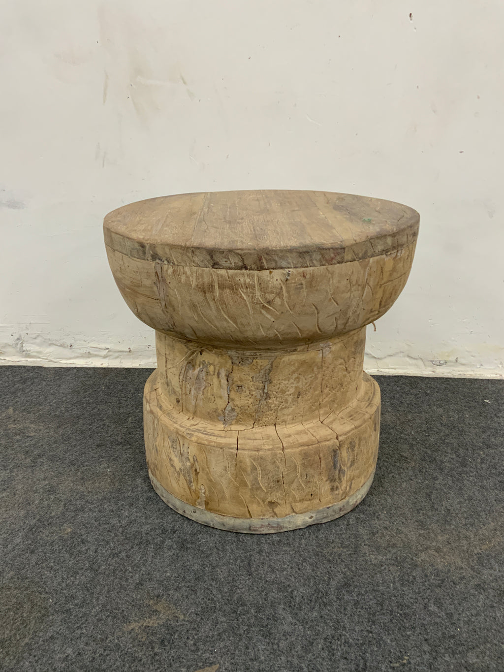 Bout de canapé ancien en bois – pièce unique