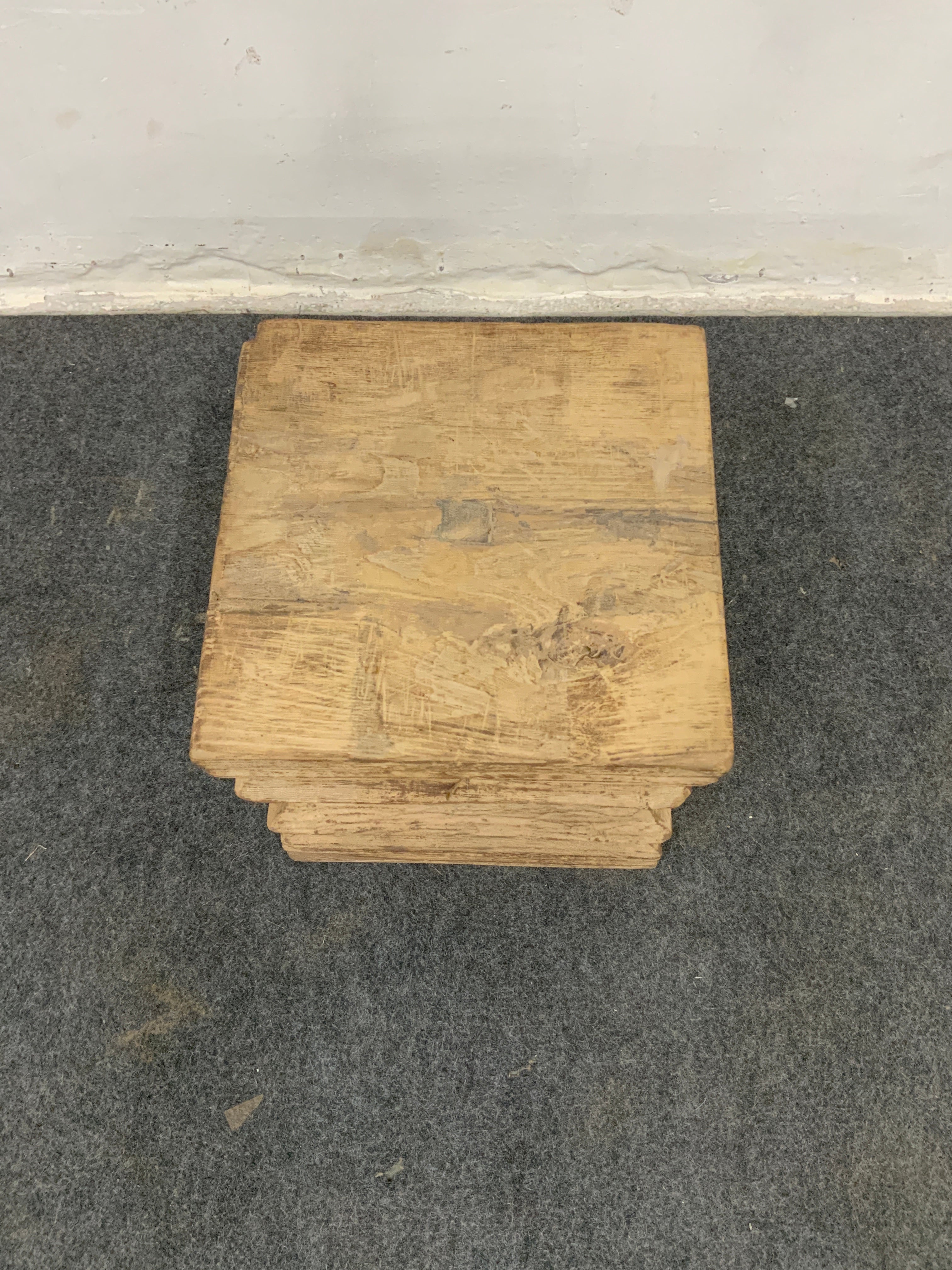 Bout de canapé ancien en bois – pièce unique