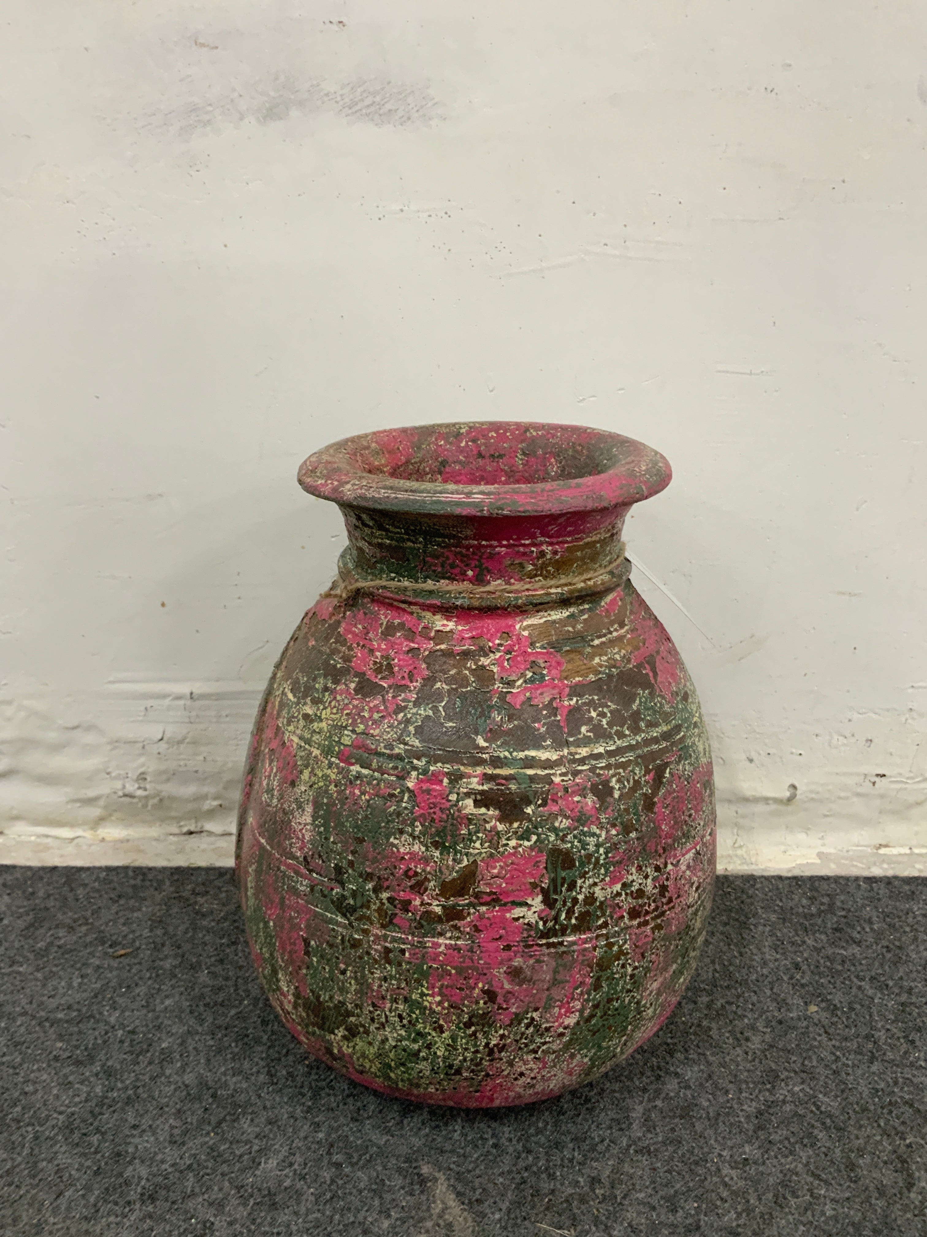 Pots anciens patinés rose et vert