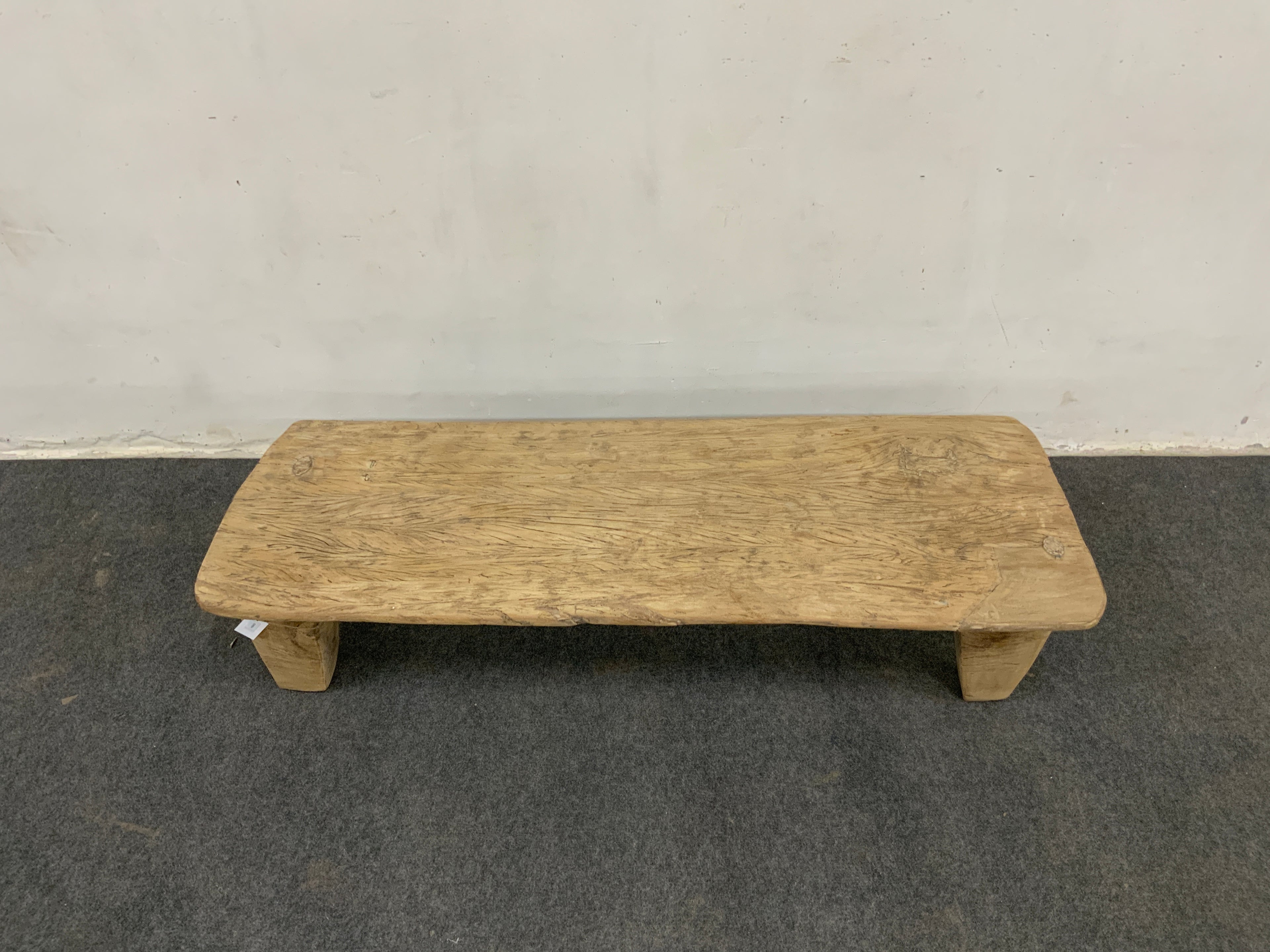 Grande table basse ancienne en bois massif – pièce unique