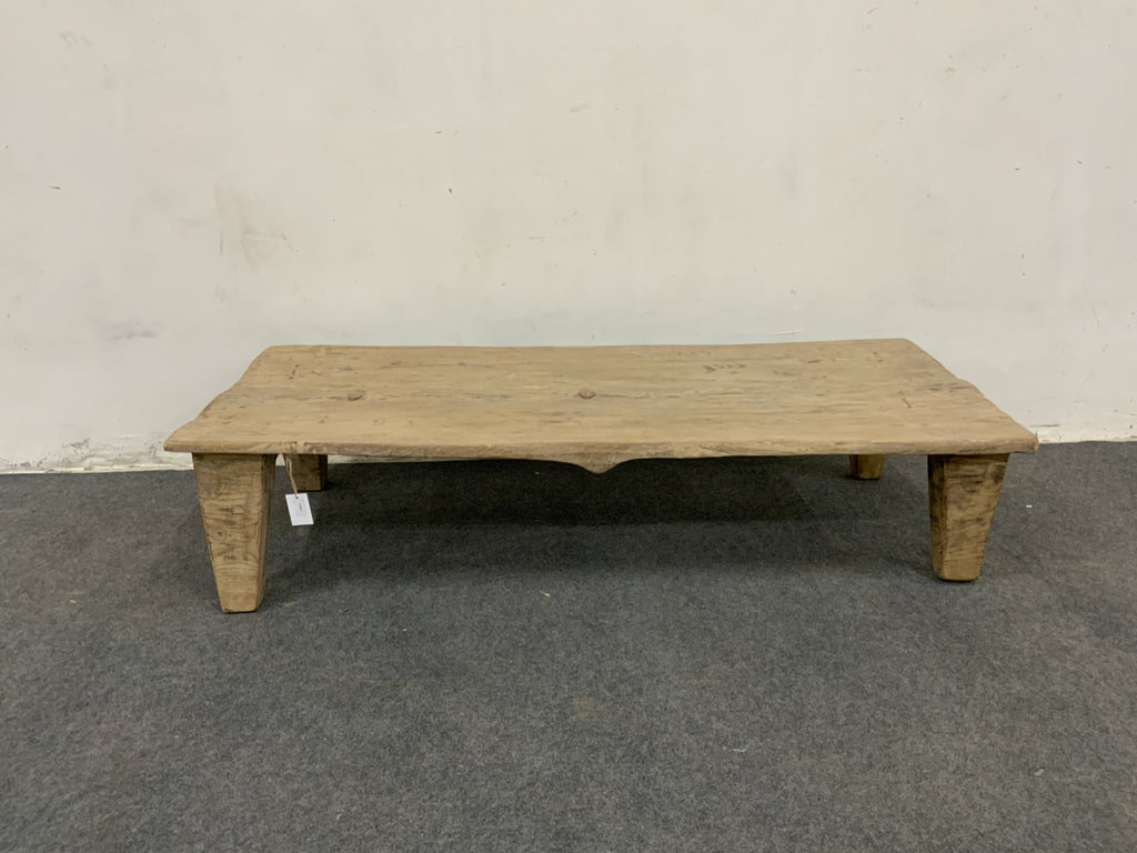 Grande table Naga ancienne en bois massif – pièce unique