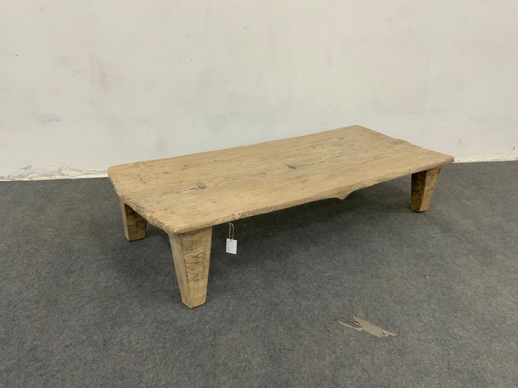 Grande table Naga ancienne en bois massif – pièce unique