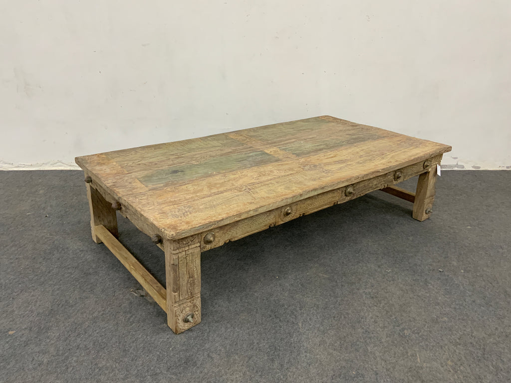 Table basse ancienne en bois massif – pièce unique