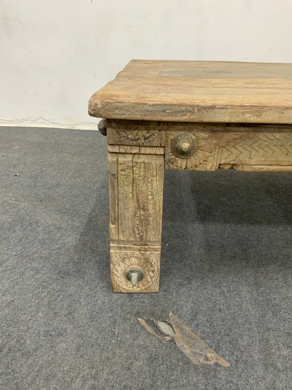 Table basse ancienne en bois massif – pièce unique