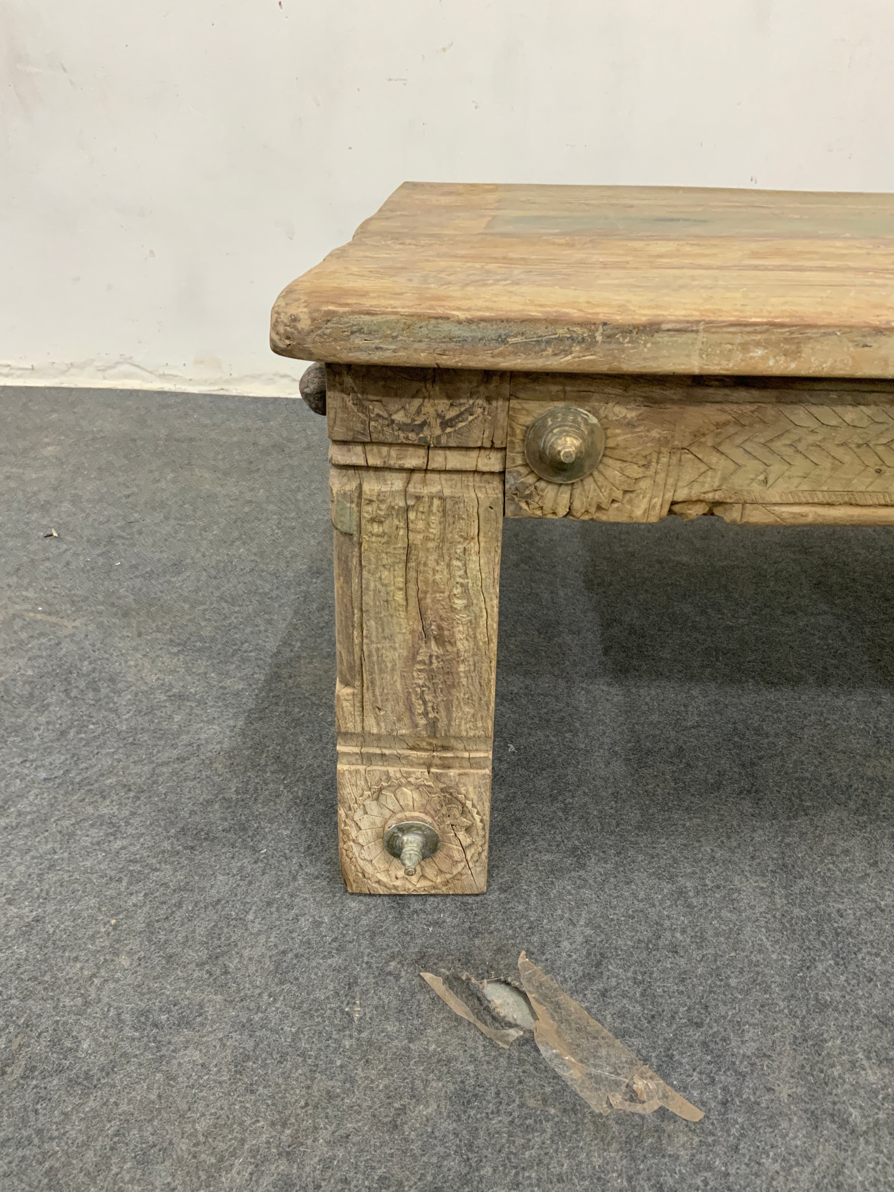 Table basse ancienne en bois massif – pièce unique