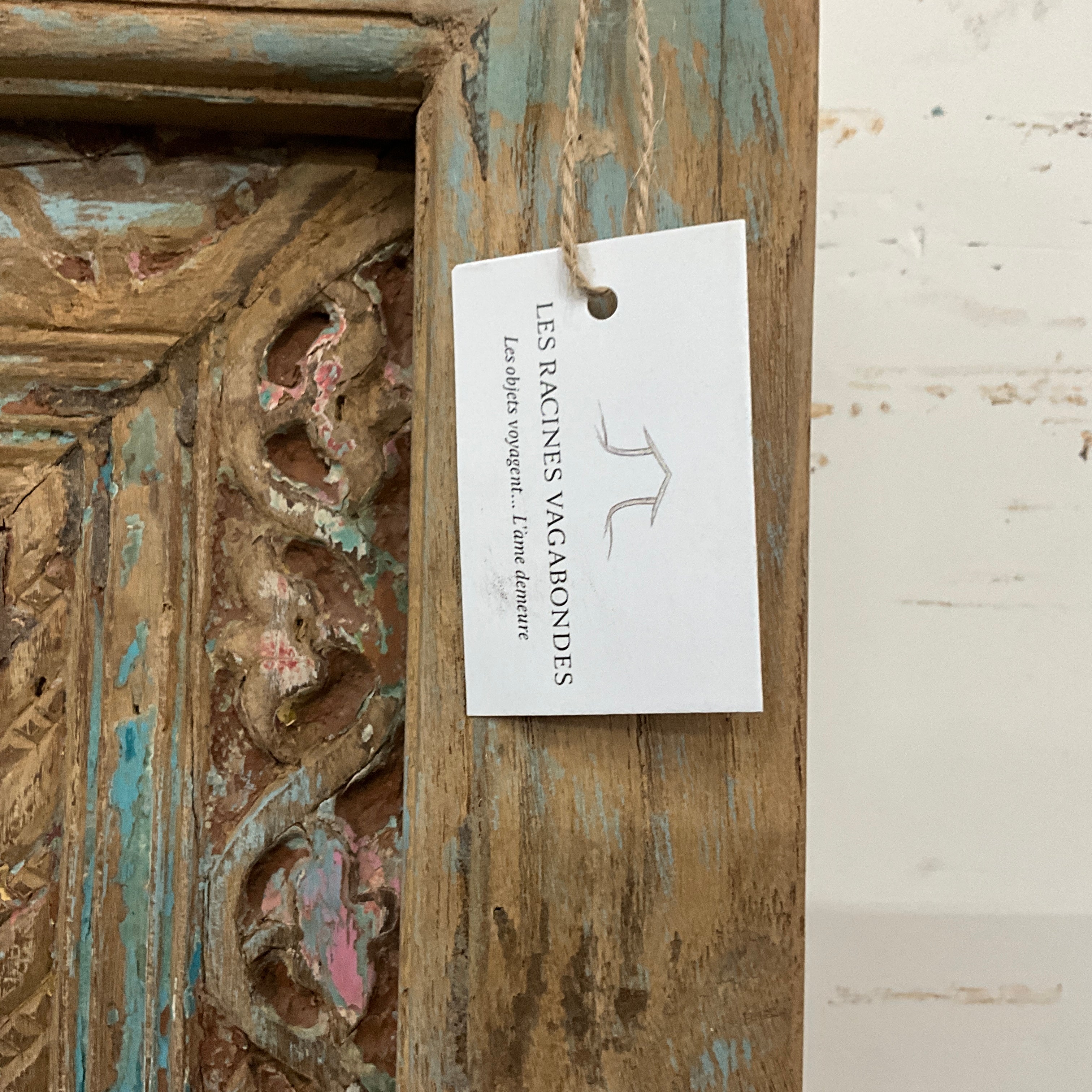 Miroir ancien sculpté en bois patiné
