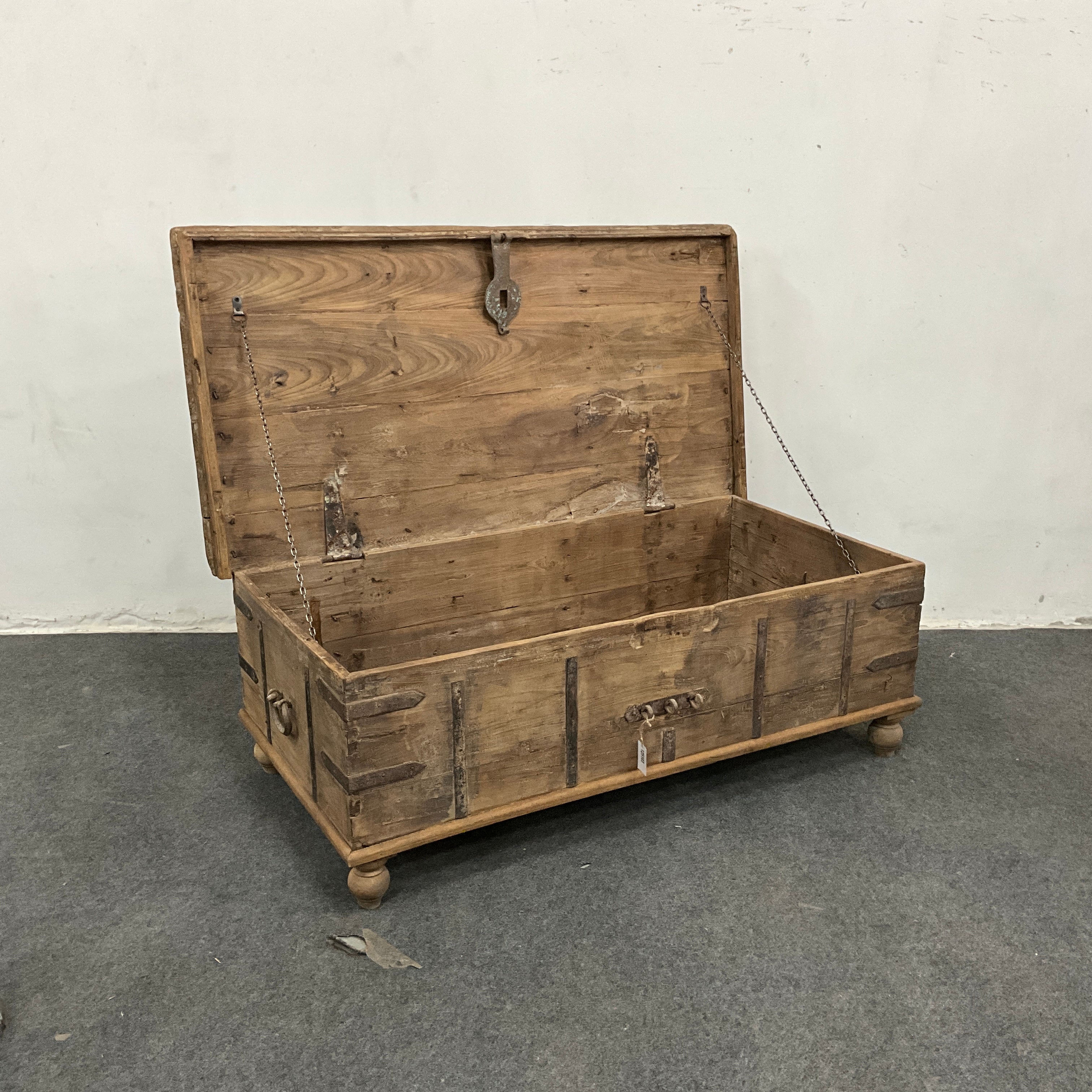 Coffre Indien en bois massif