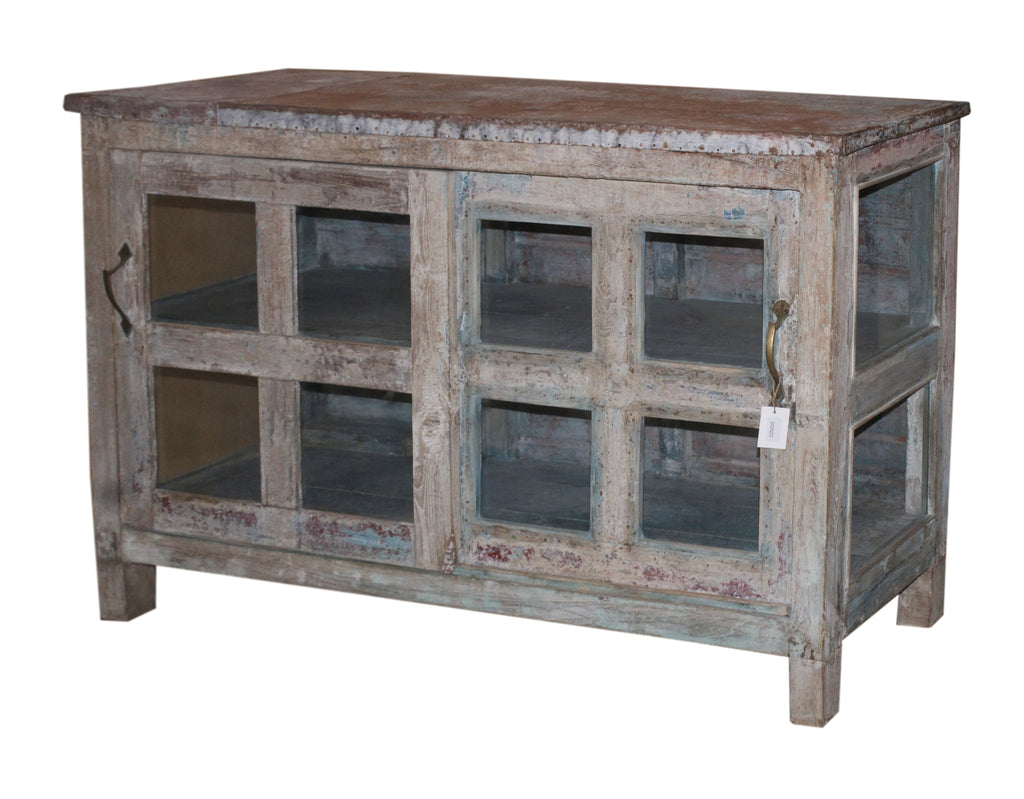 Vitrine basse ancienne en bois patiné et verre