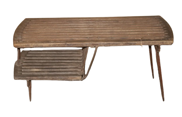 Table basse ancienne en bois patiné