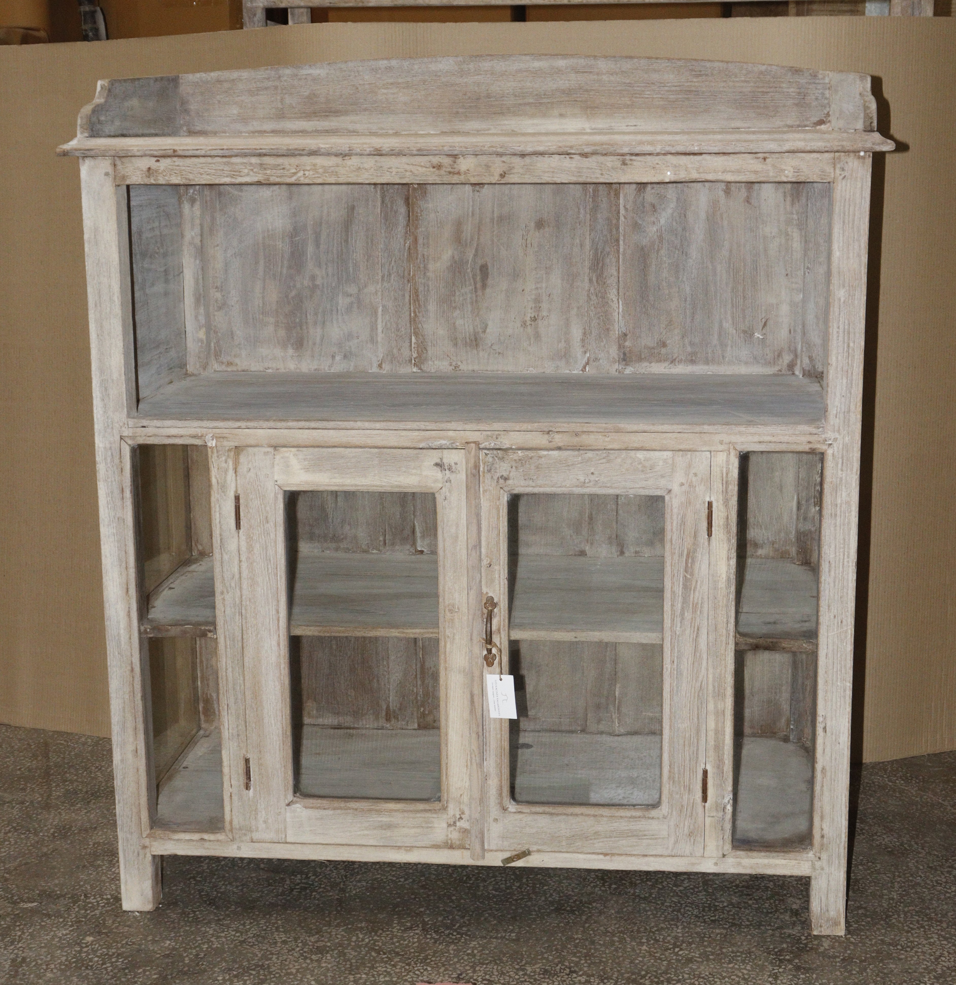 Vitrine ancienne en bois patiné