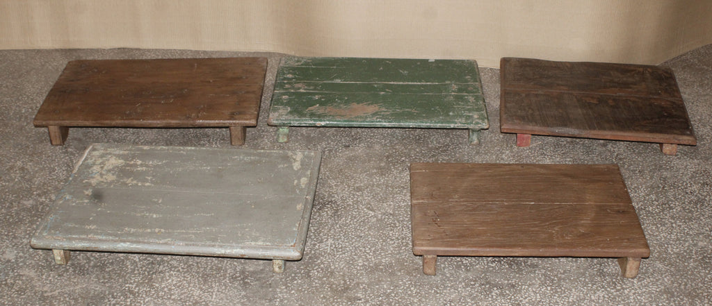 Petites tables basses anciennes en bois patiné – série limitée