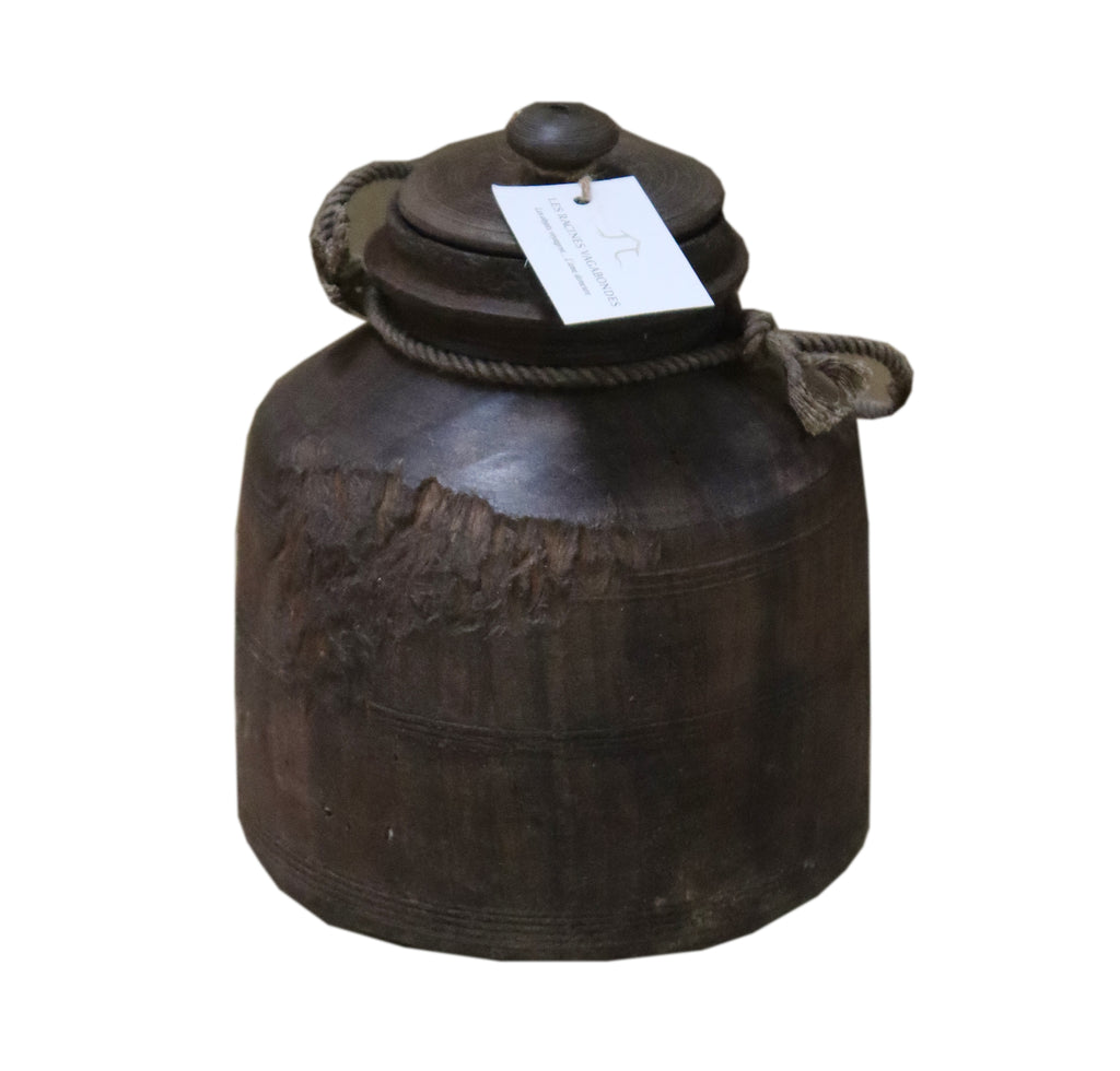 Pot ancien en bois avec couvercle