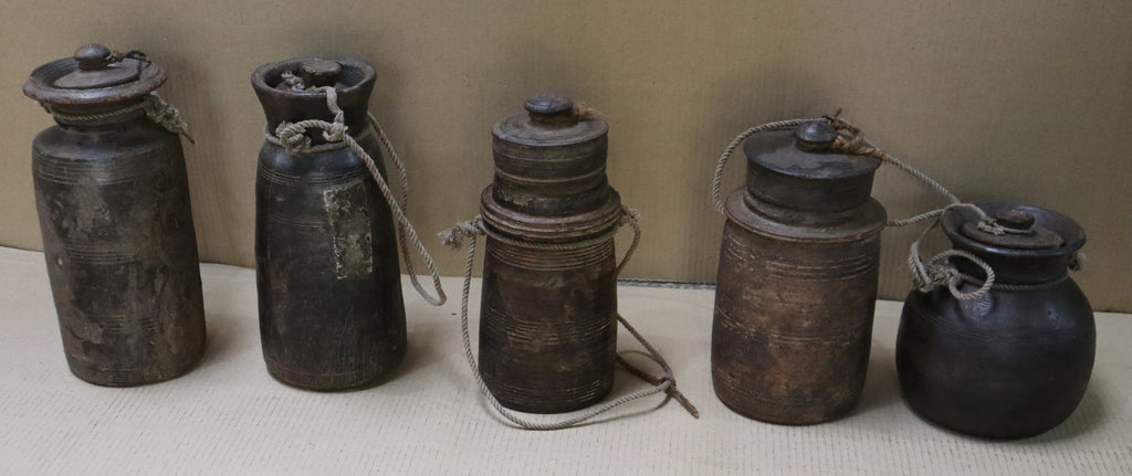 Pot ancien en bois avec couvercle