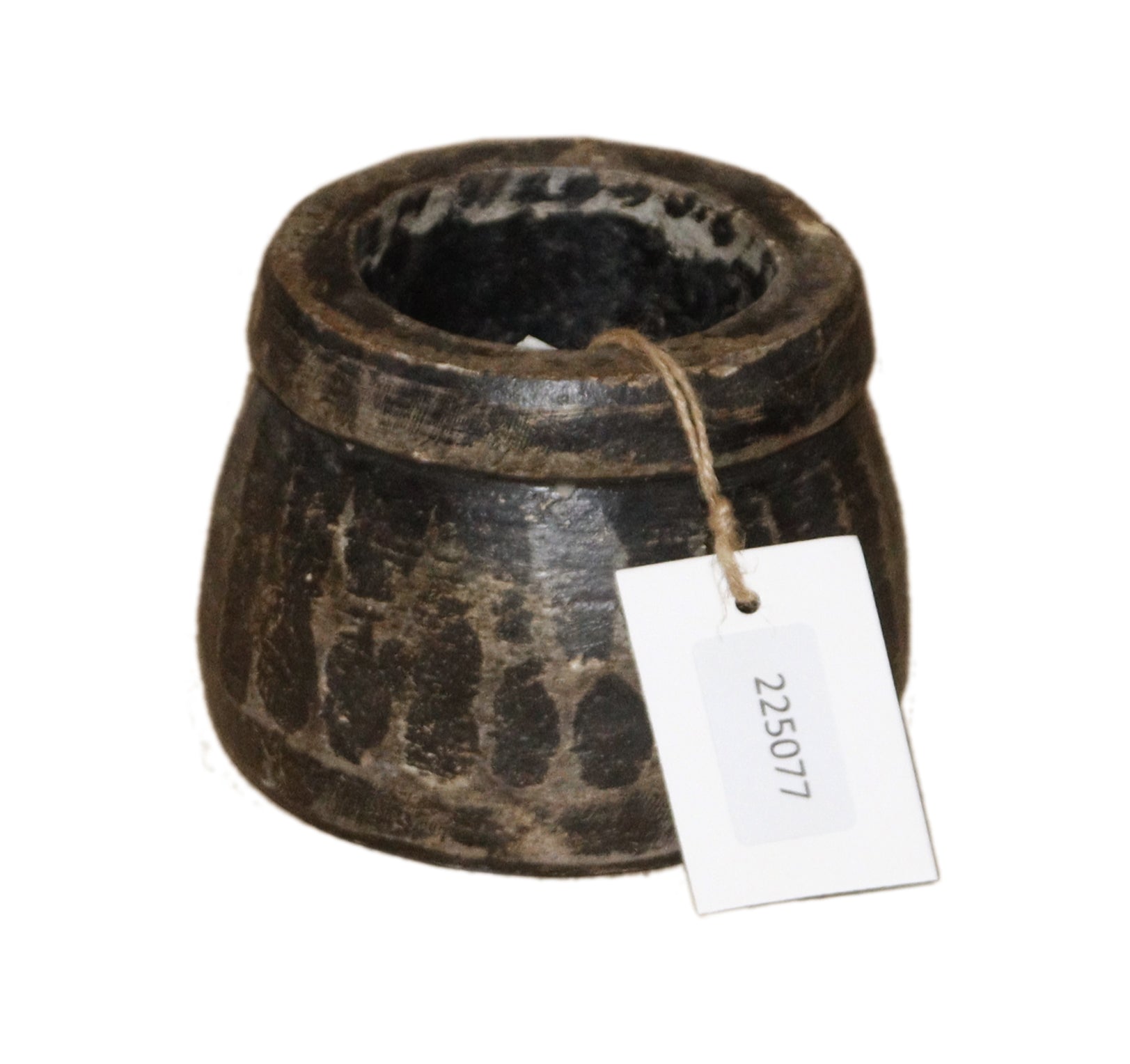 Pot ancien en pierre noire patinée