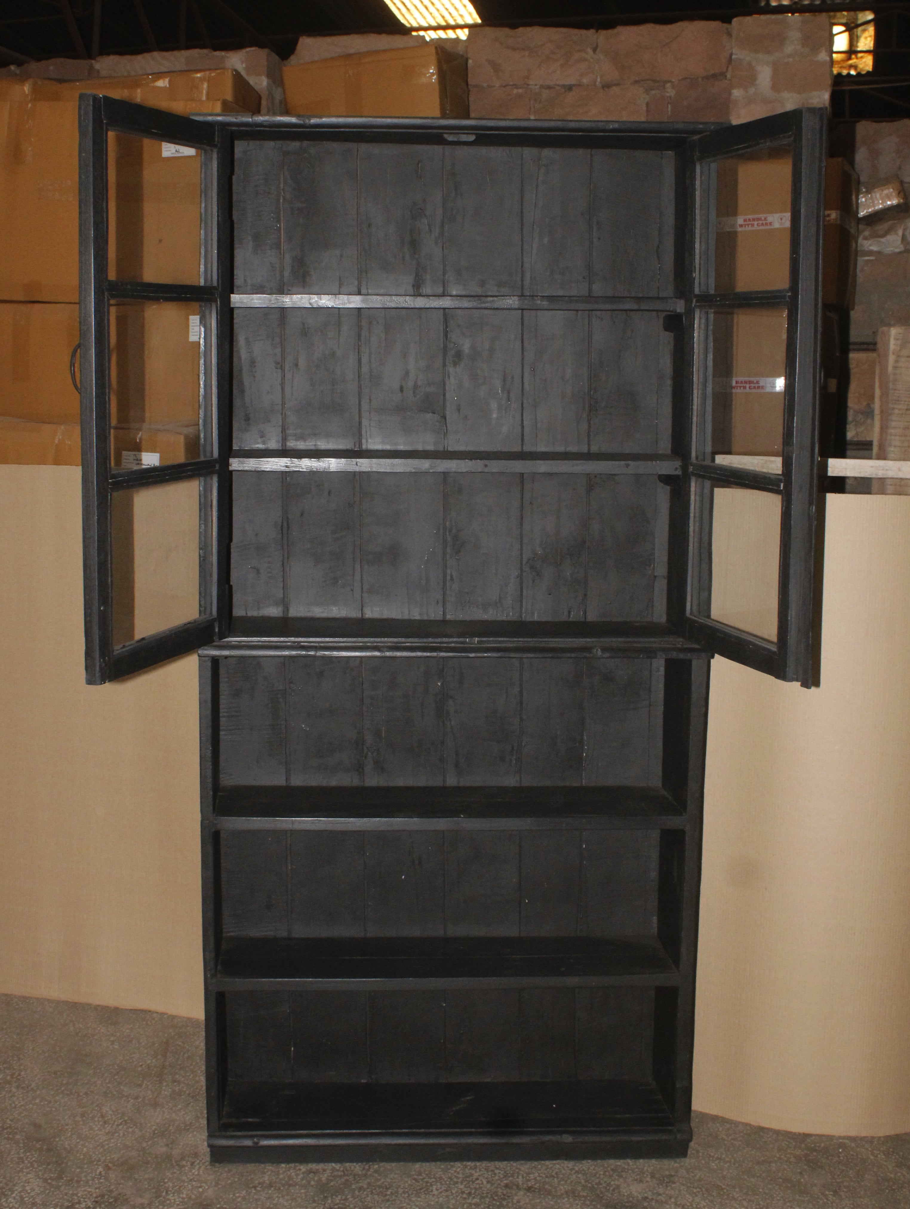 Vitrine ancienne noire en bois