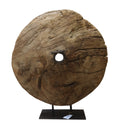 Roue ancienne en bois sur socle
