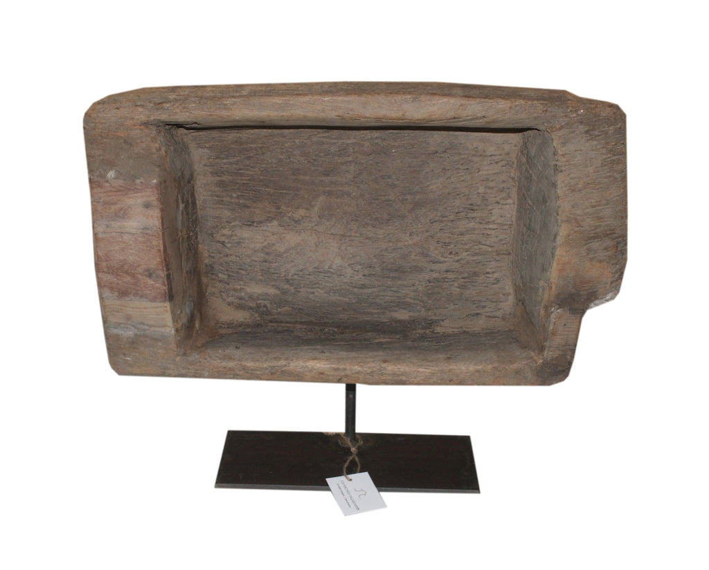 Mangeoires anciennes sur socle