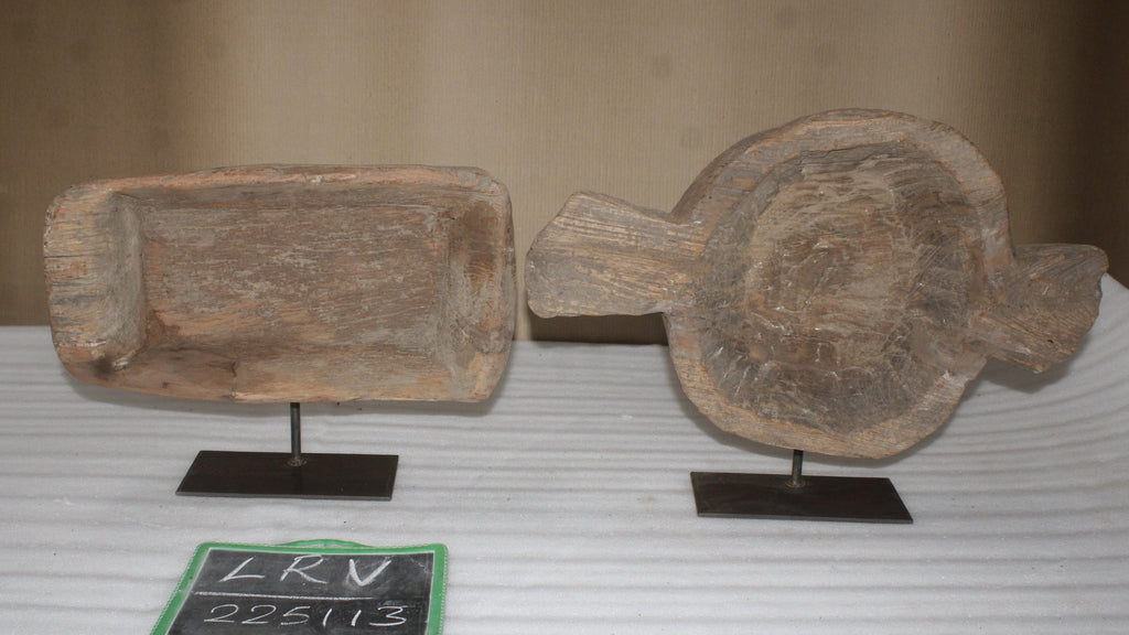 Mangeoires anciennes sur socle