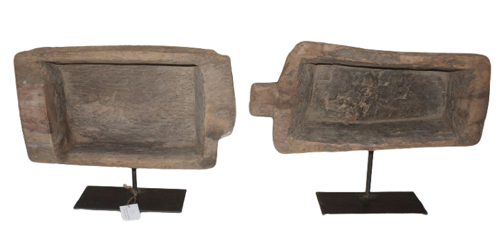 Mangeoires anciennes sur socle