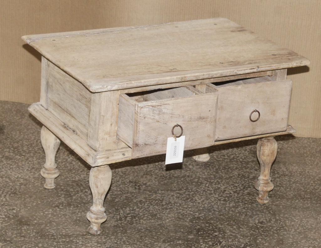 Petite table basse ancienne avec tiroirs