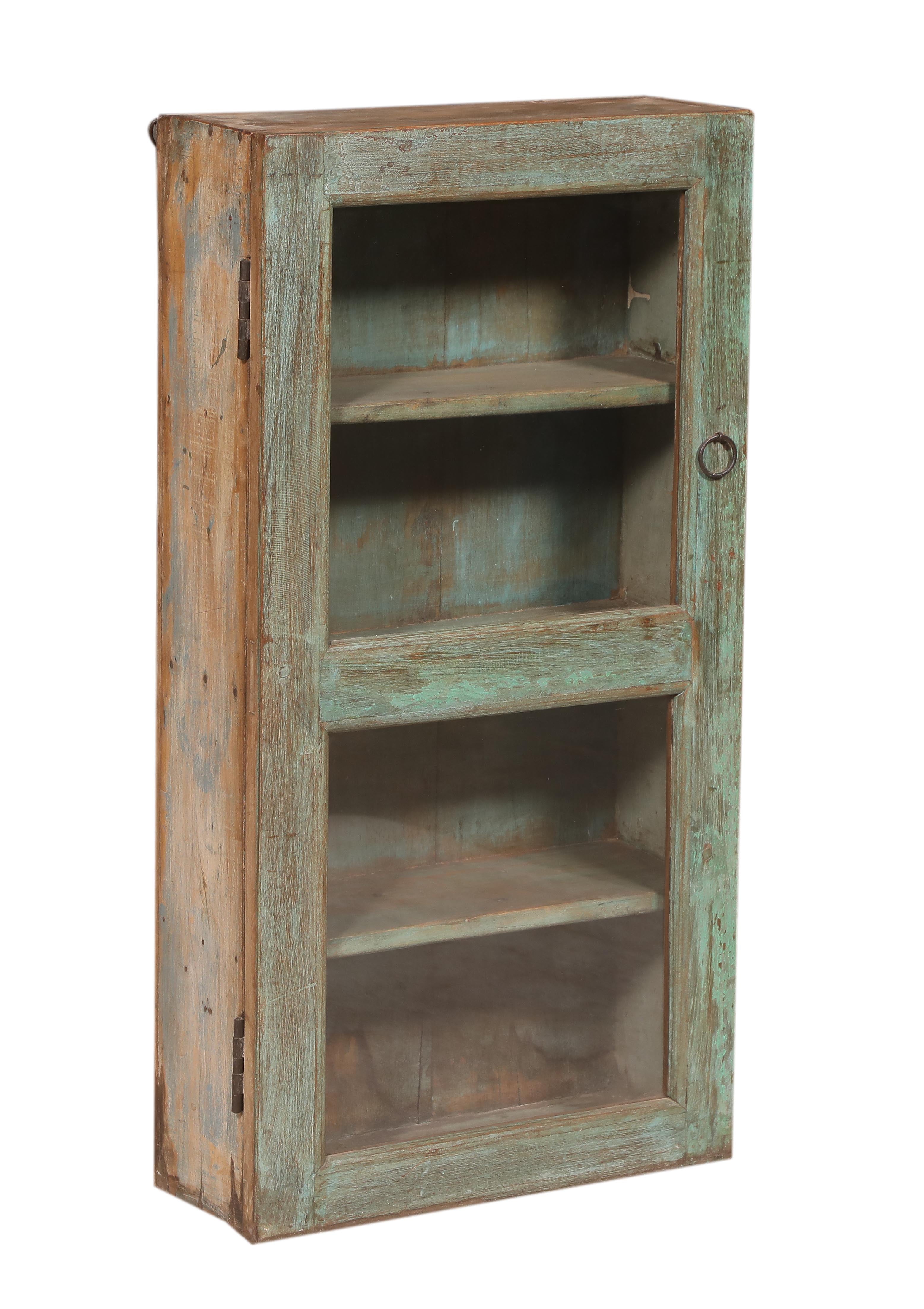 Vitrine murale ancienne en bois patiné