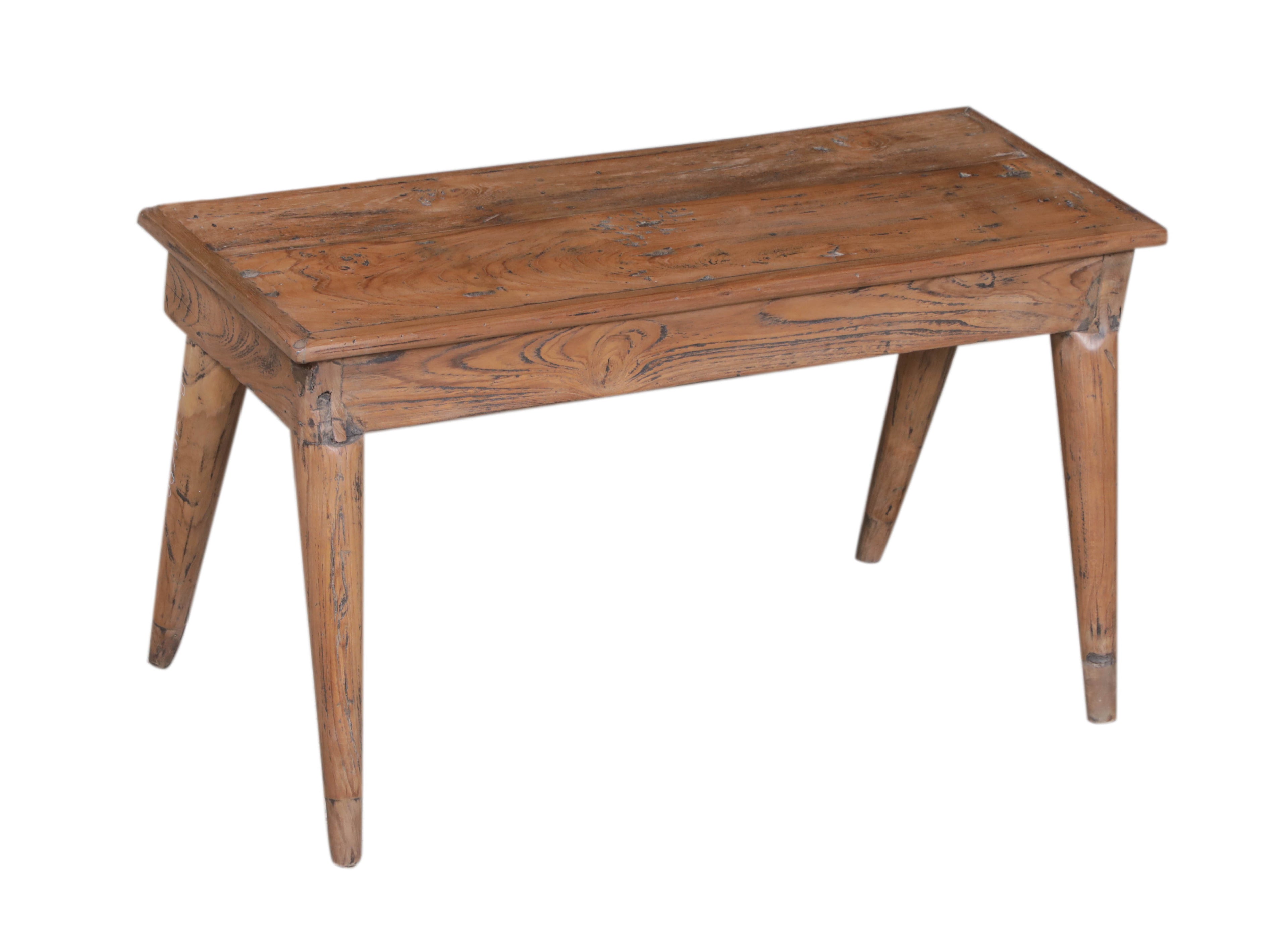 Table basse ancienne en bois patiné