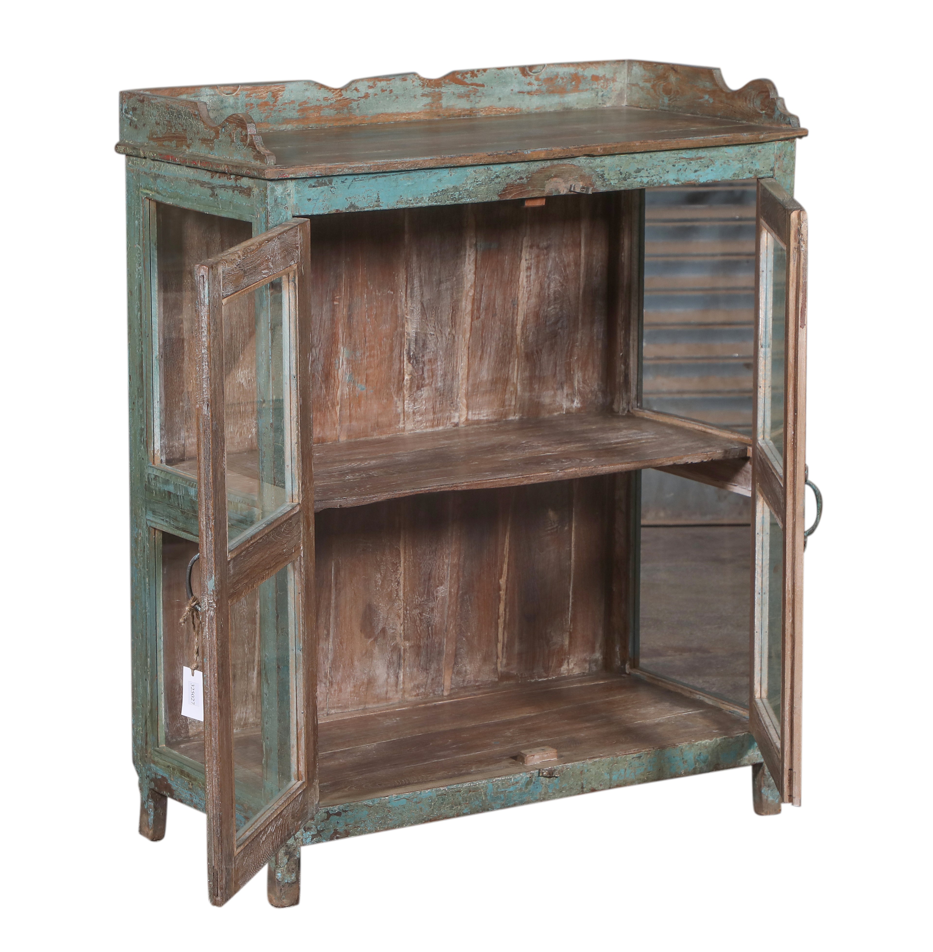 Vitrine ancienne en bois patiné turquoise