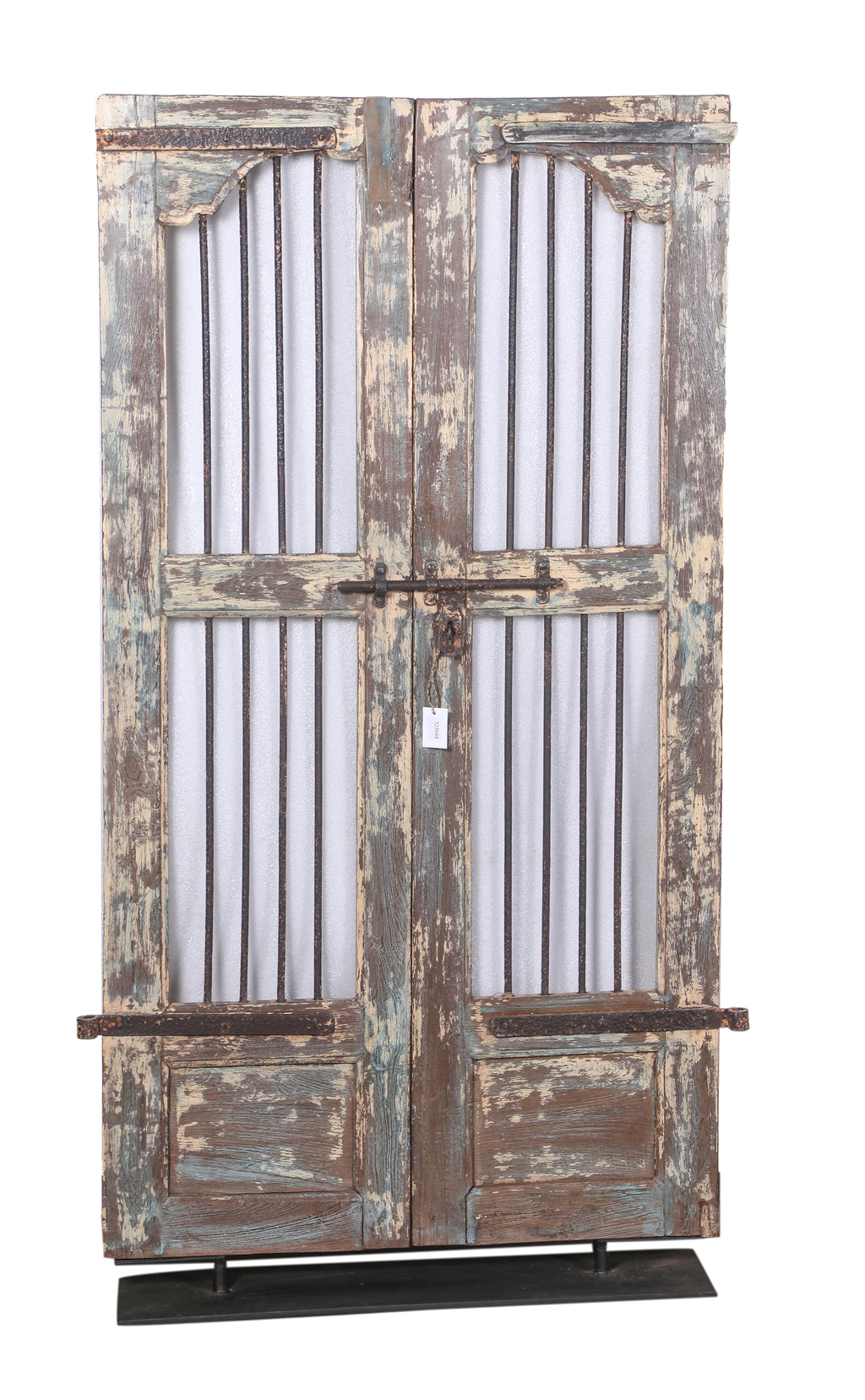 Anciennes portes sur socle