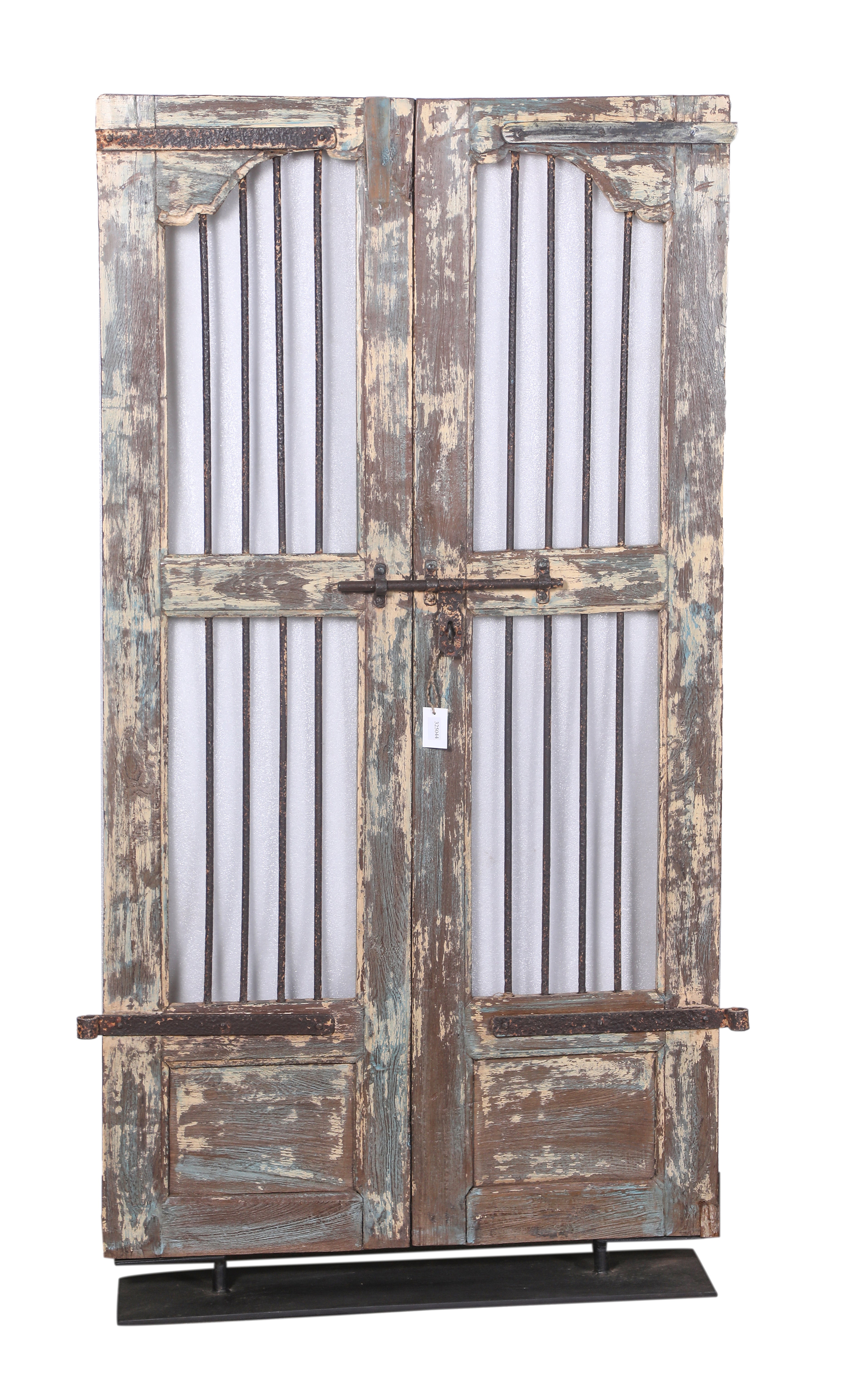 Anciennes portes sur socle