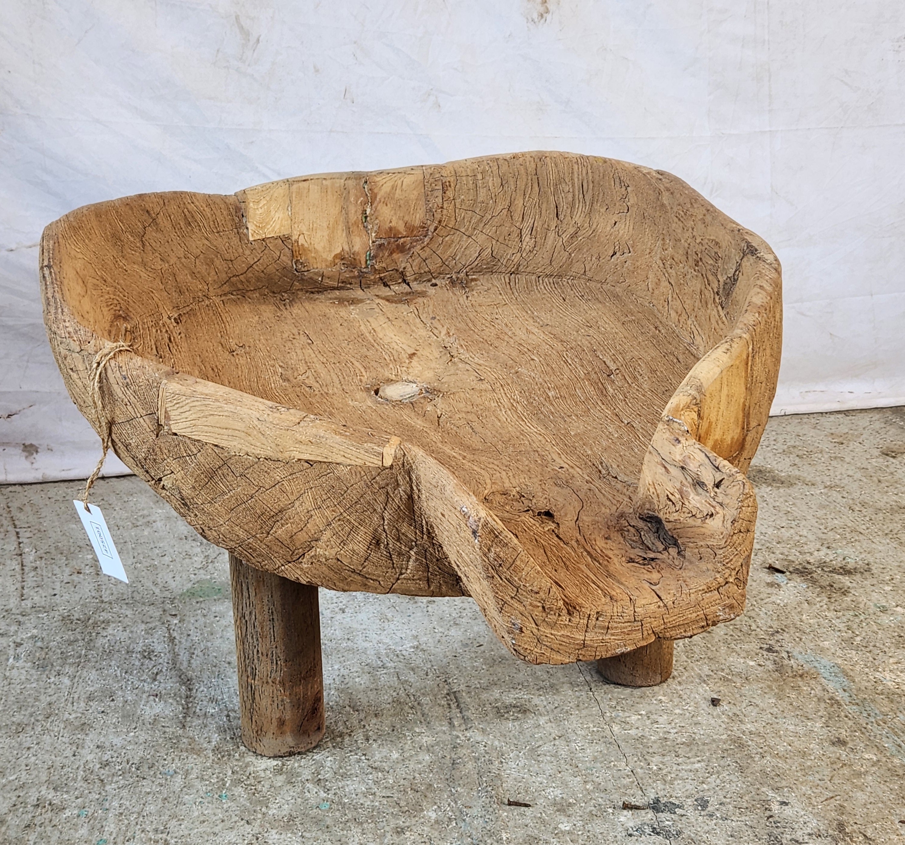 Ancienne base de pressoir détournée en table basse en bois massif