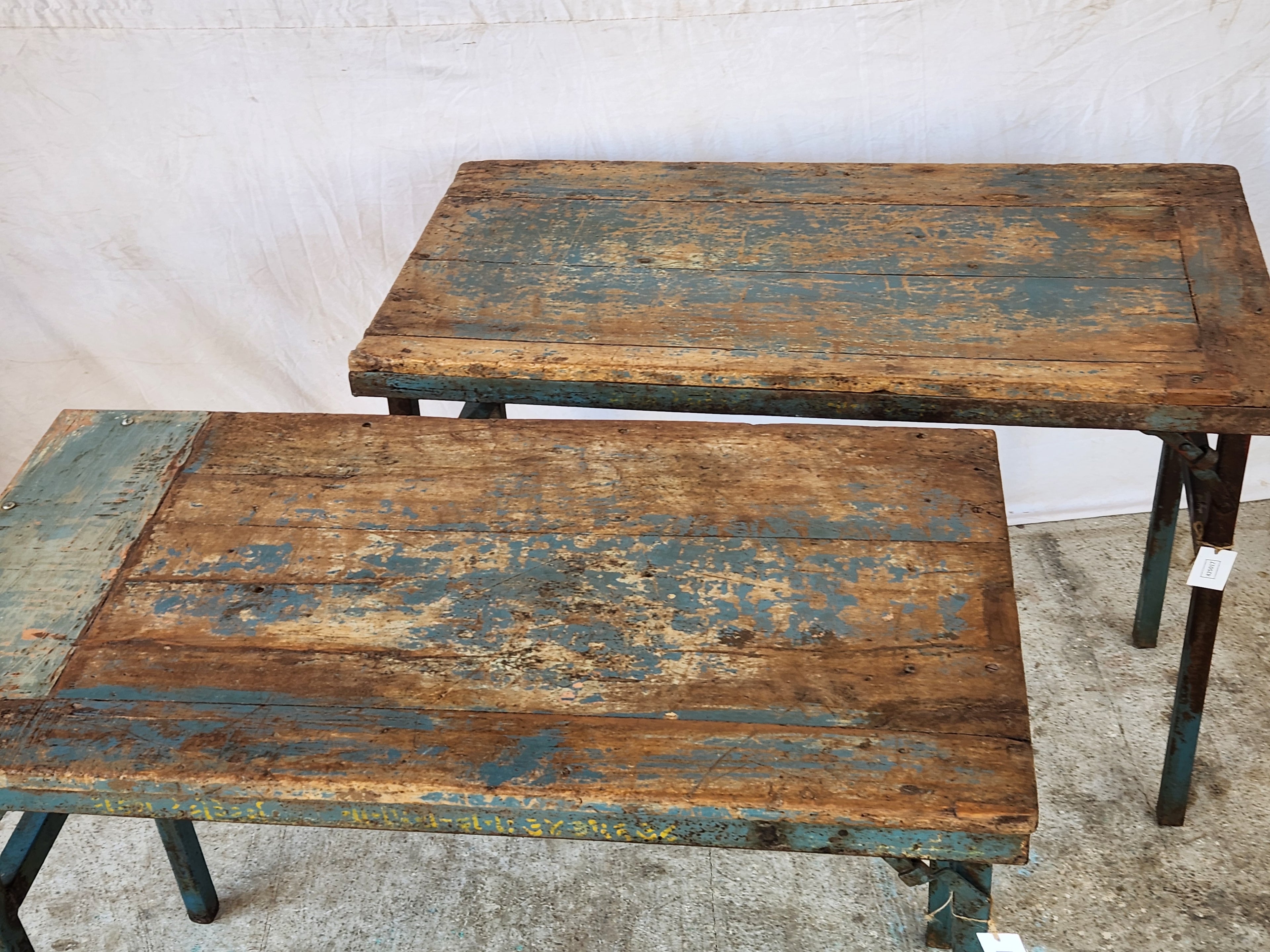 Ancienne table pliante d’atelier en bois et métal