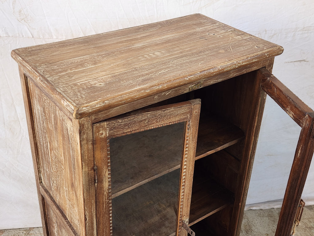 Vitrine ancienne en bois sculpté