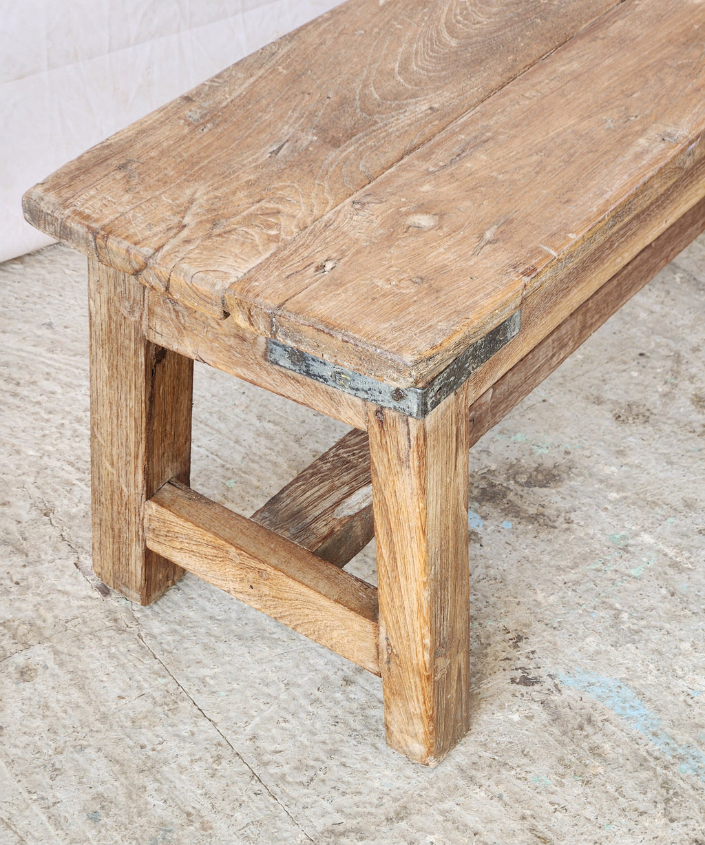 Banc ancien en bois patiné
