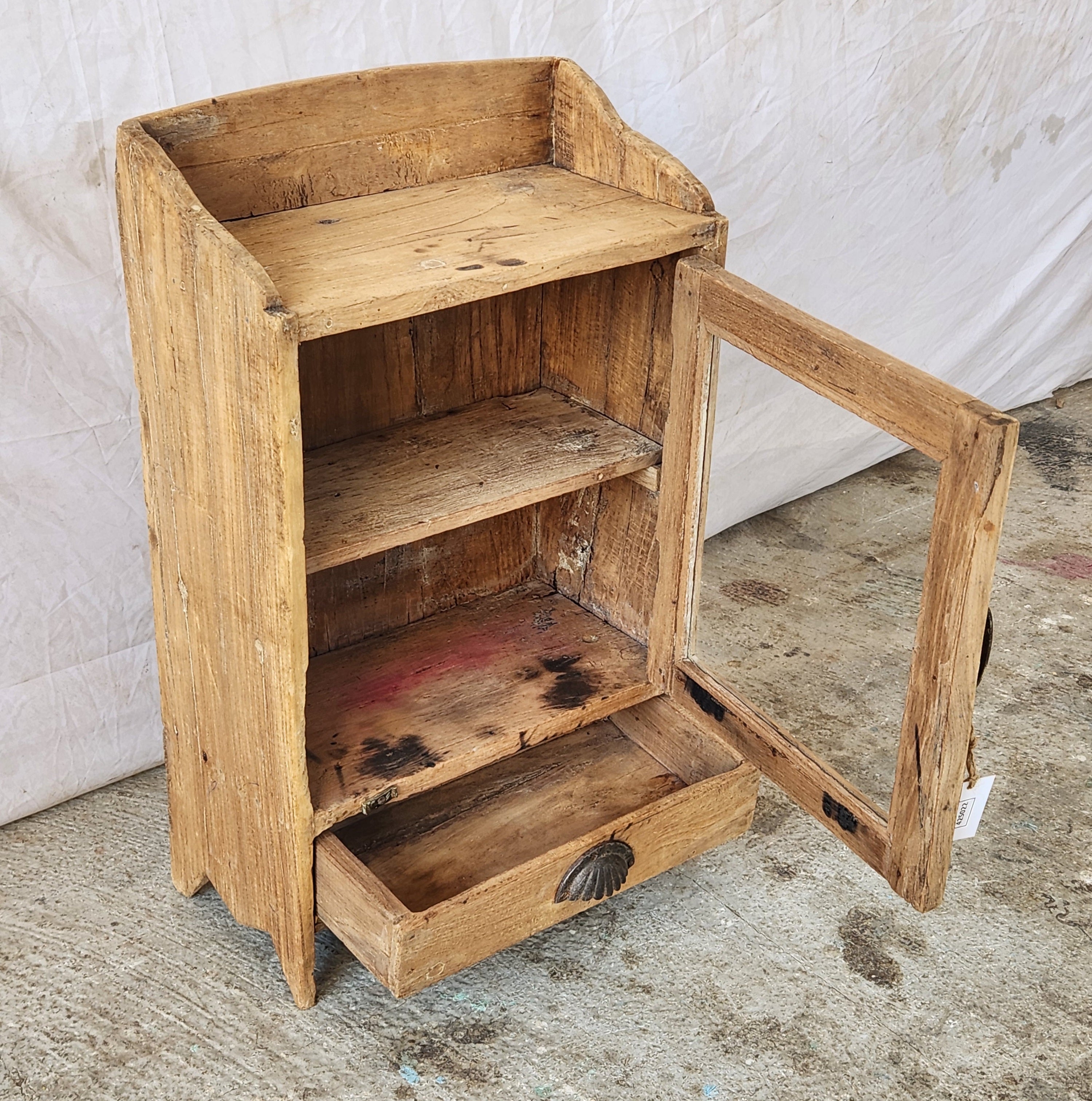 Petite vitrine ancienne en bois patiné