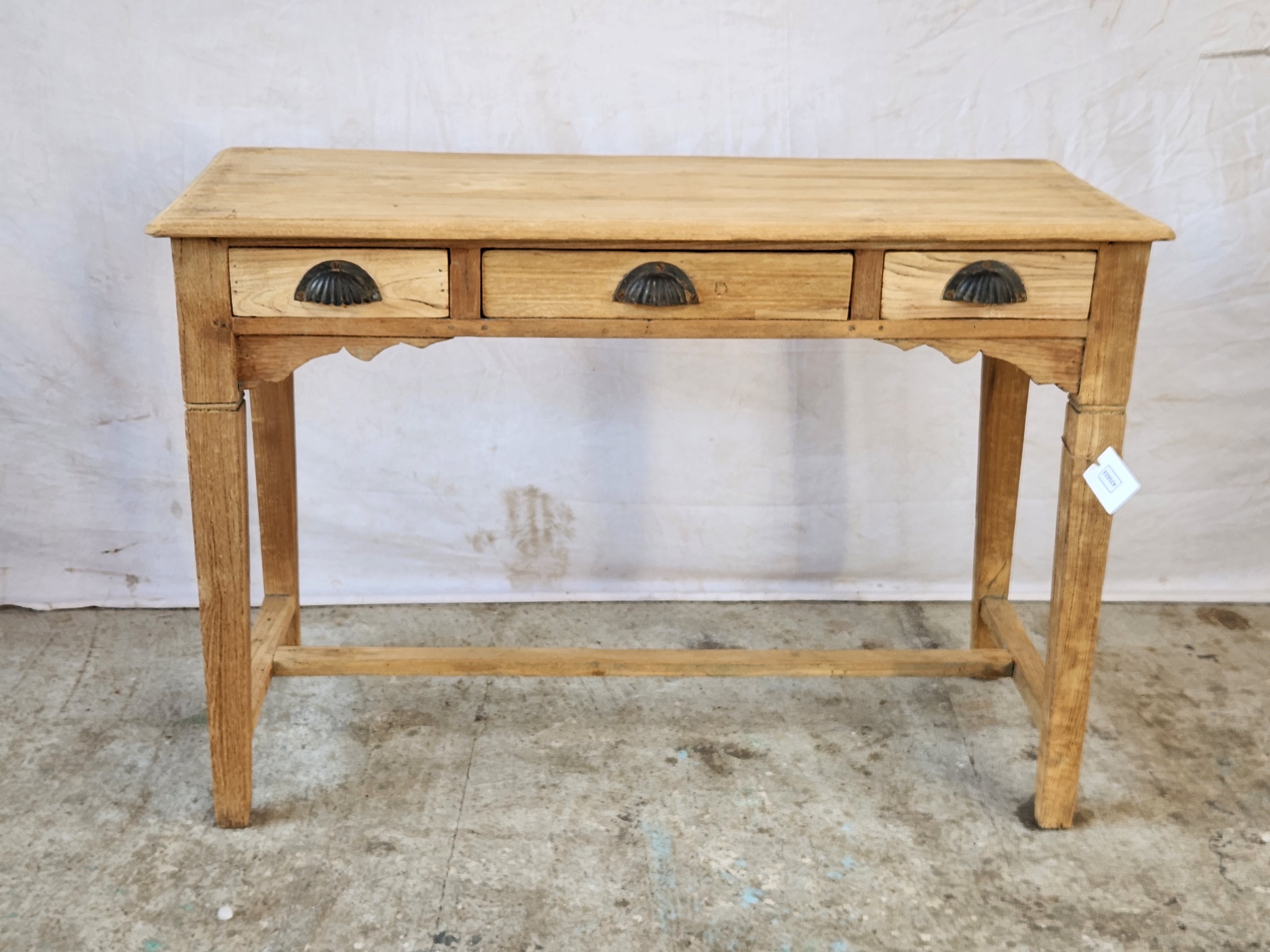 Console ancienne en bois patiné
