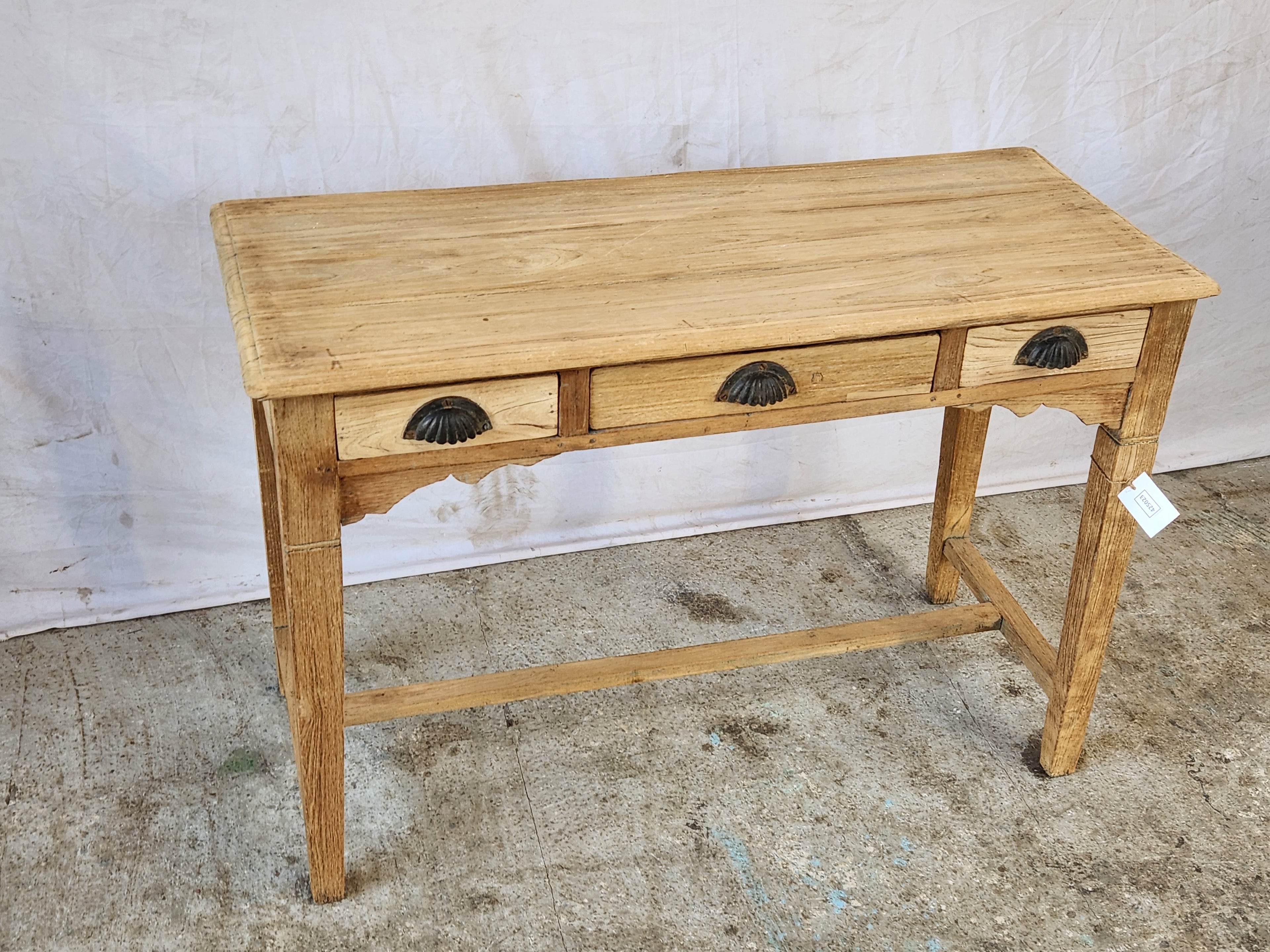 Console ancienne en bois patiné