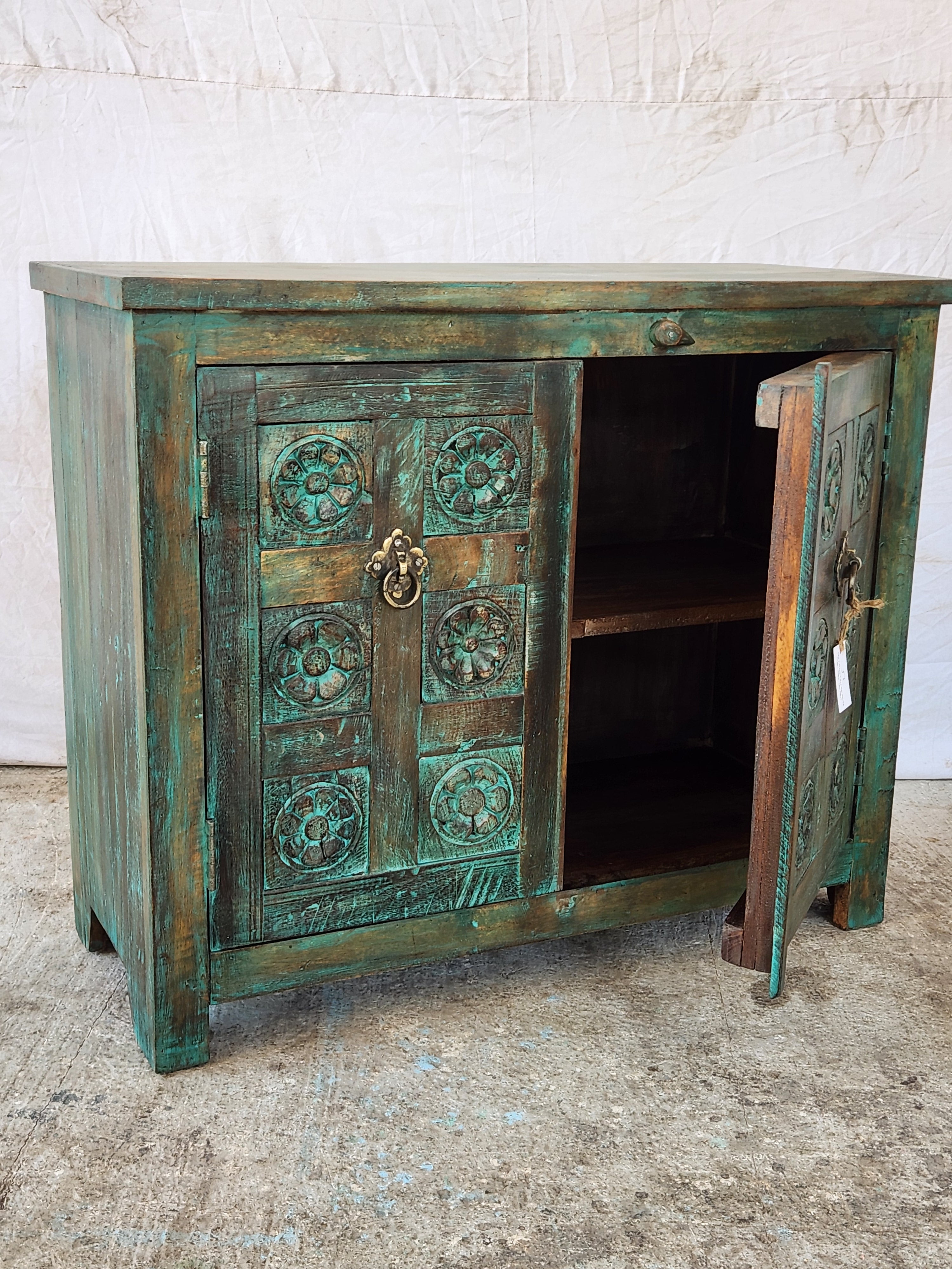 Buffet ancien turquoise sculpté