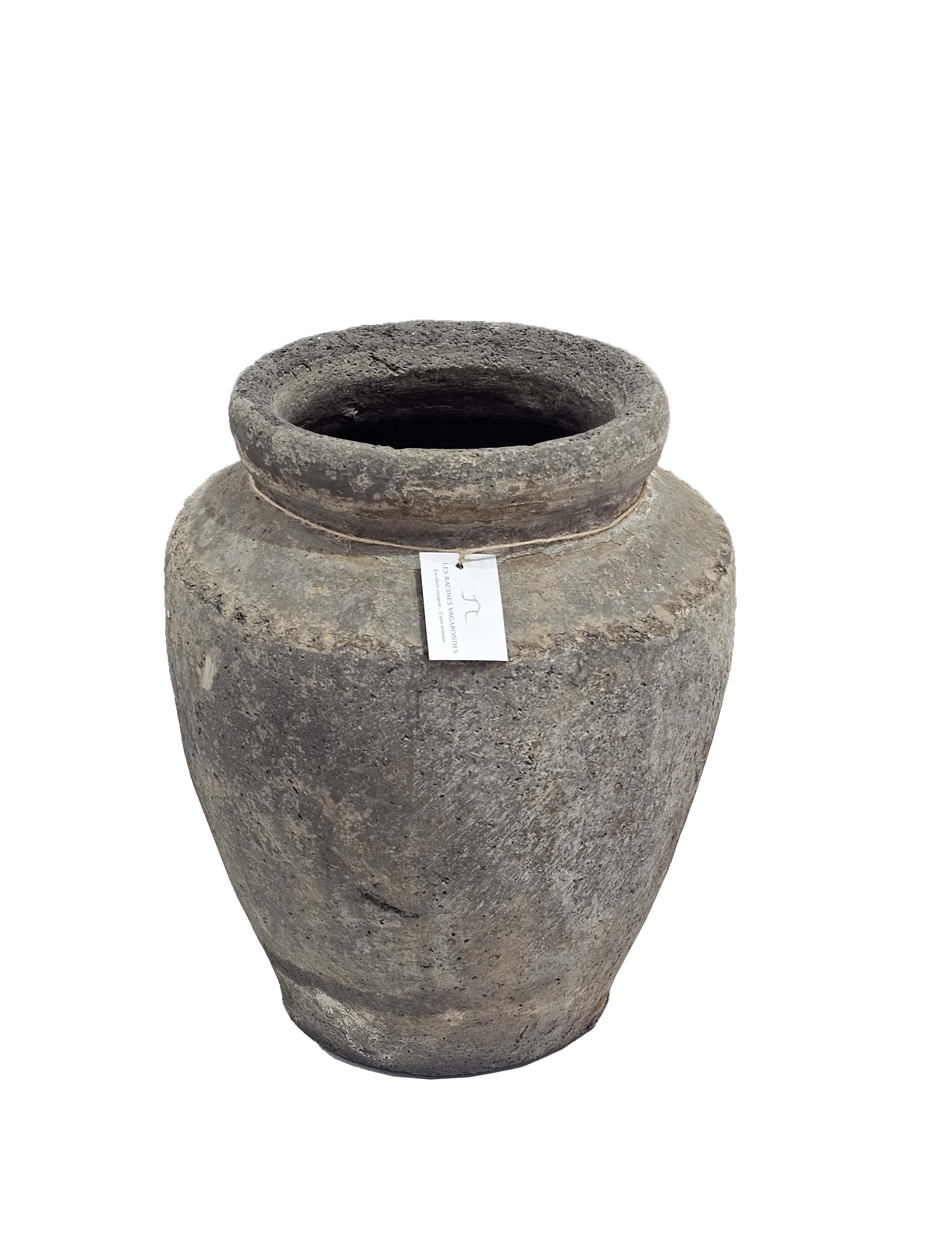 Petit pot ancien en terre cuite brute
