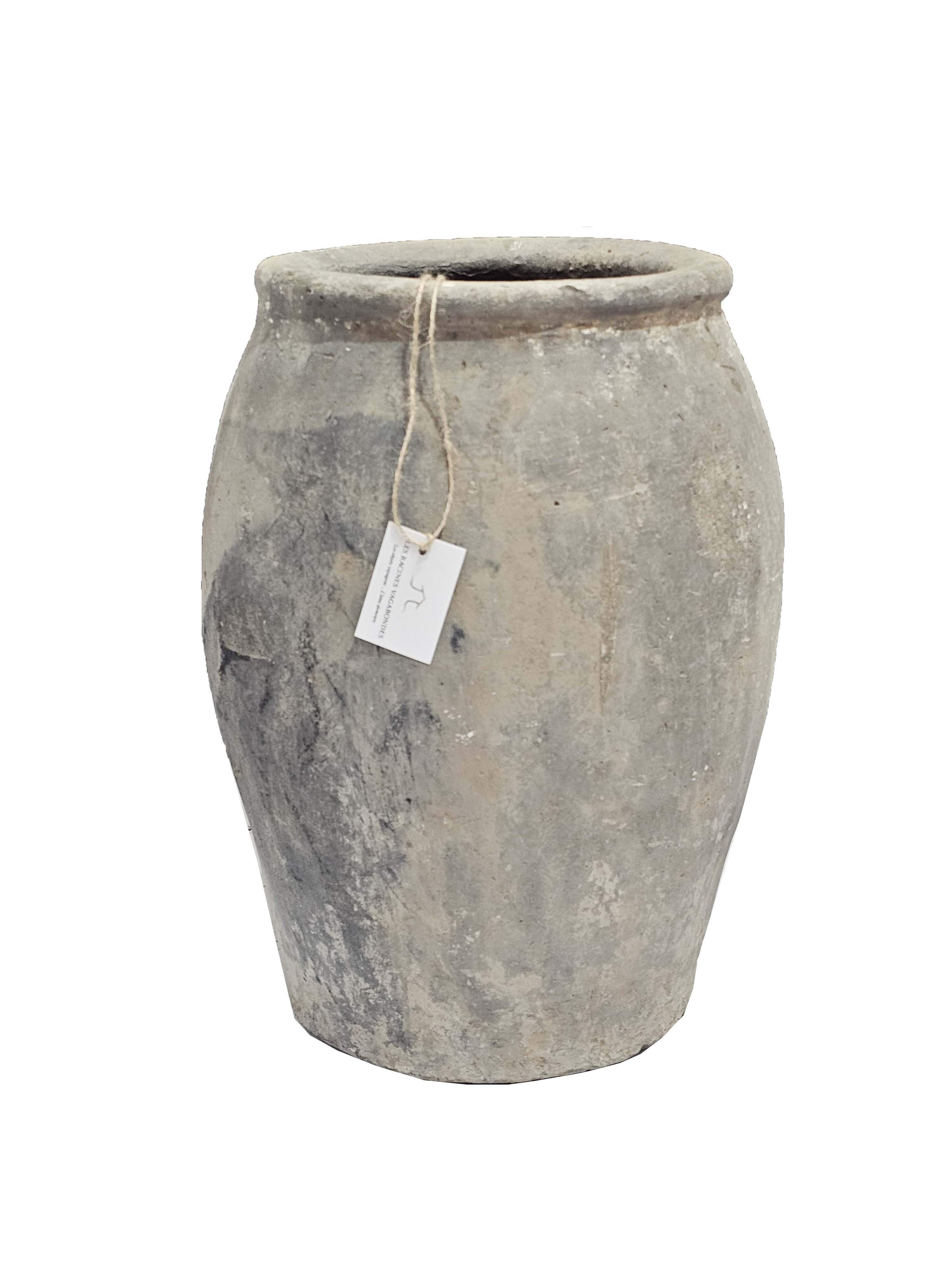 Petit pot ancien blanc patiné