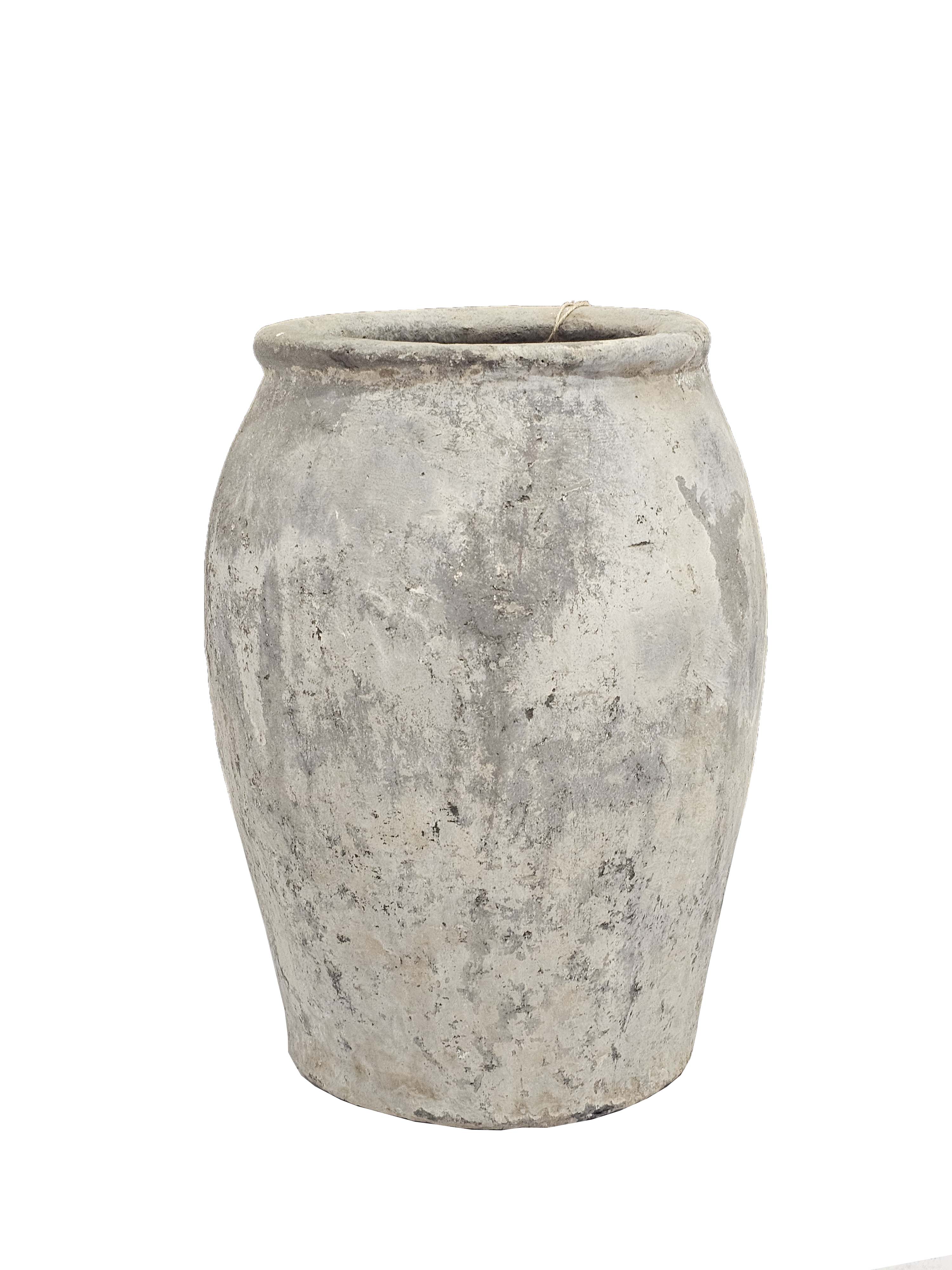 Petit pot ancien blanc patiné