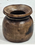 Pot ancien en bois patiné