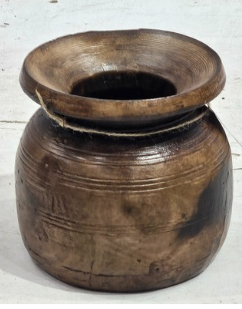Pot ancien en bois patiné