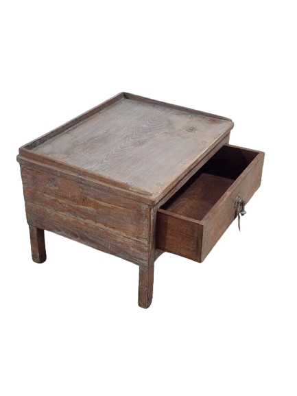 Petite table basse ancienne en bois avec tiroir