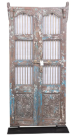 Anciennes portes sur socle