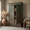 Armoire ancienne en bois sculpté patiné bleu