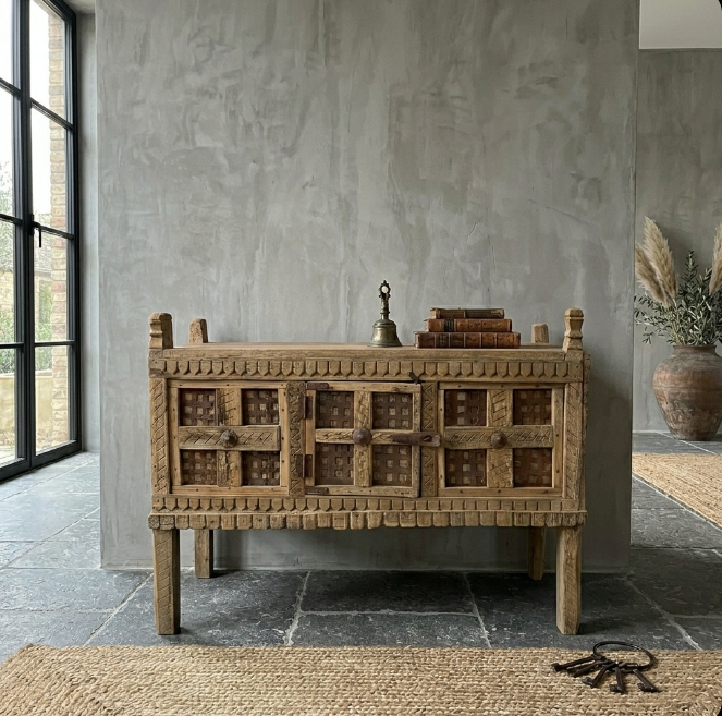 Coffre indien ancien en bois sculpté